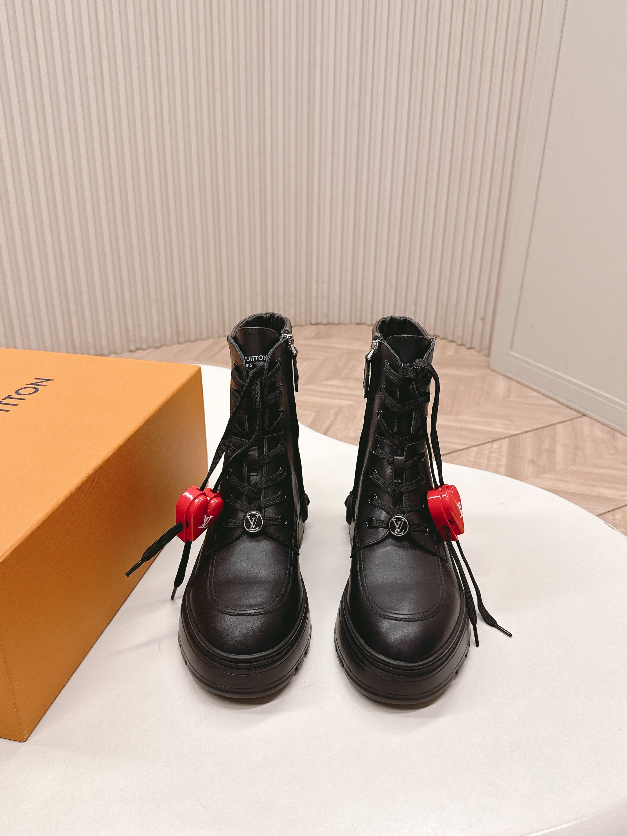 LV 2026 Martin Boot With Heart-shaped Black Calfskin 595469