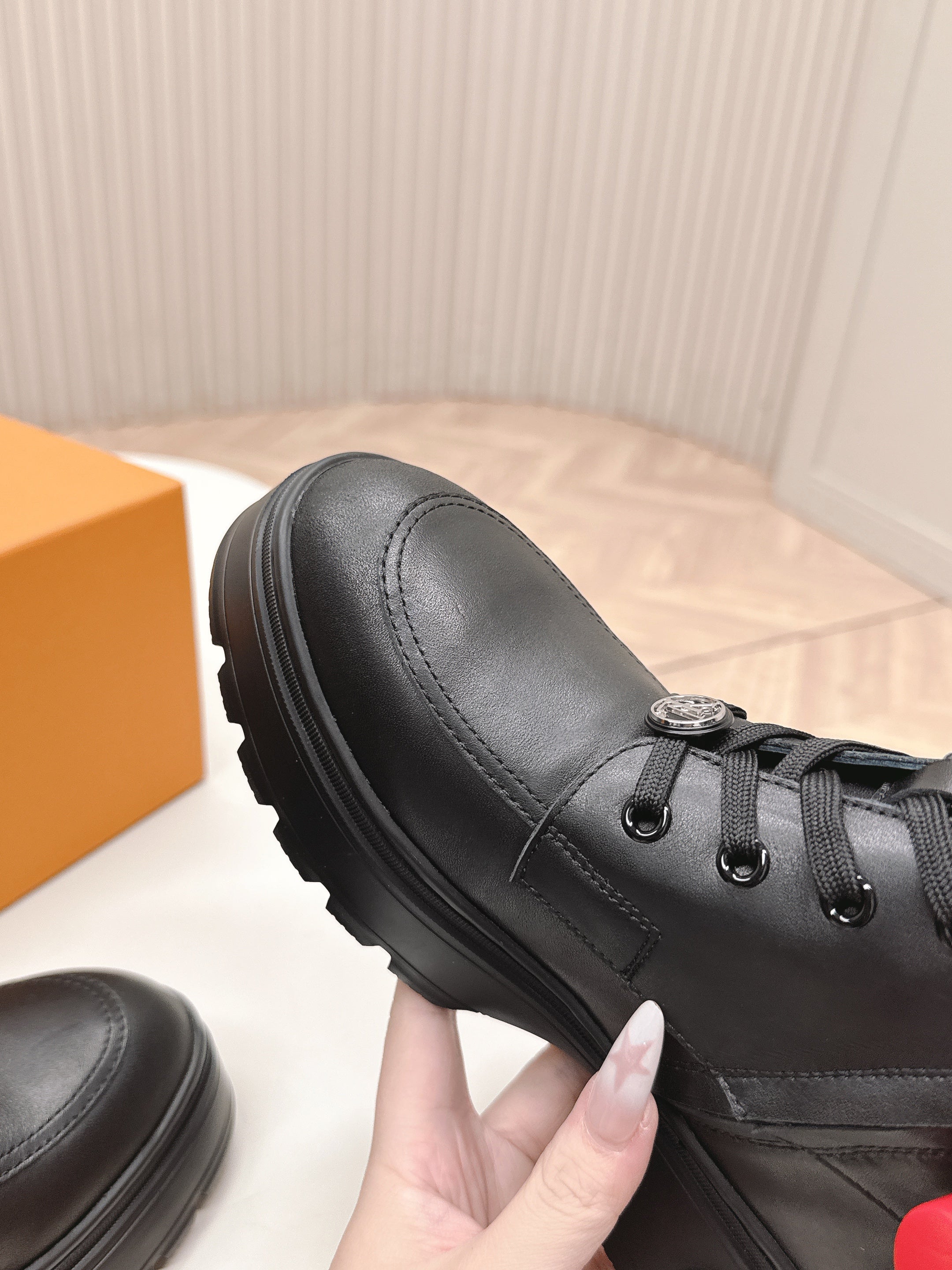 LV 2026 Martin Boot With Heart-shaped Black Calfskin 595469