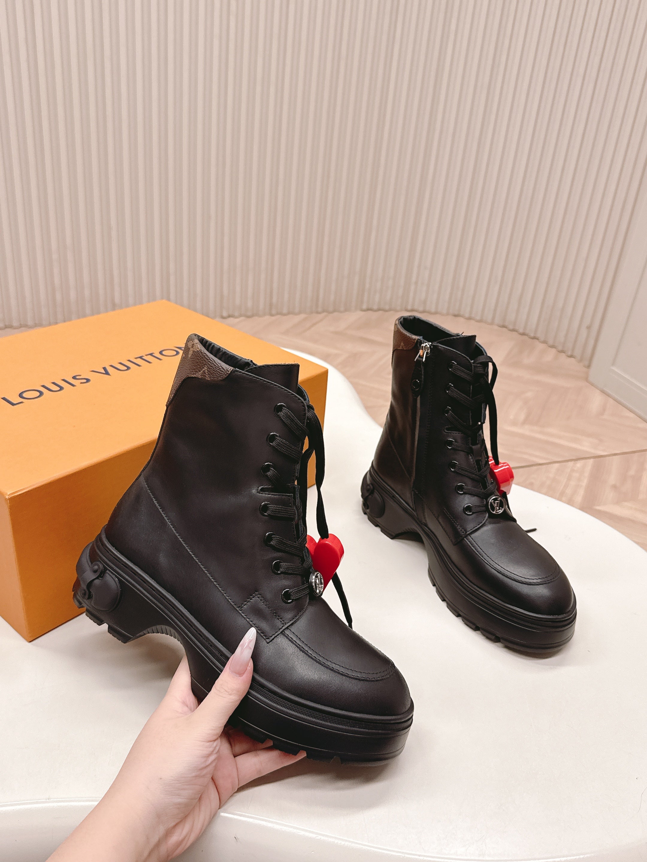 LV 2026 Martin Boot With Heart-shaped Black Calfskin 595469