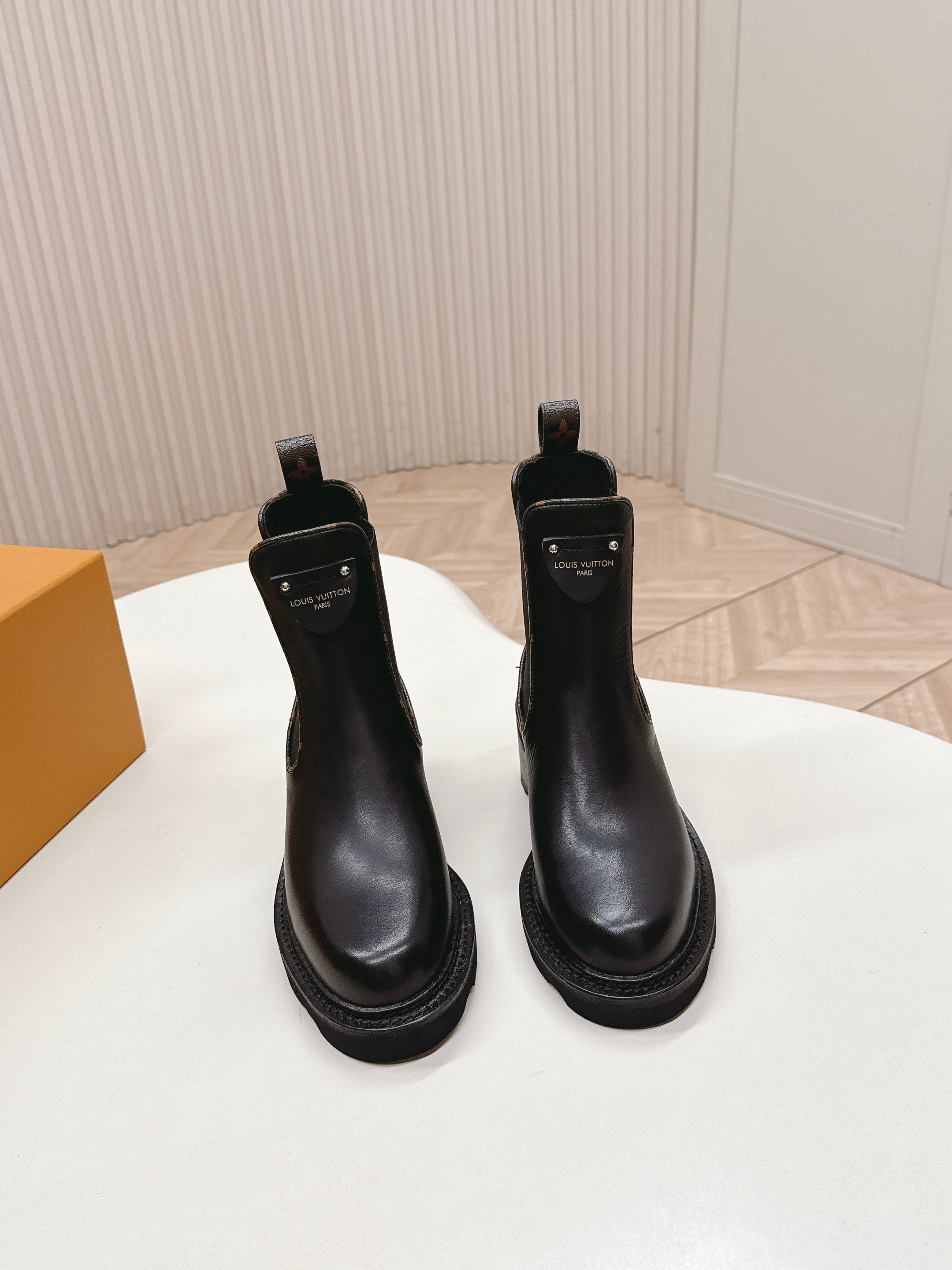 LV 2026  Beaubourg Platform Ankle Boot Black Calfskin 595465