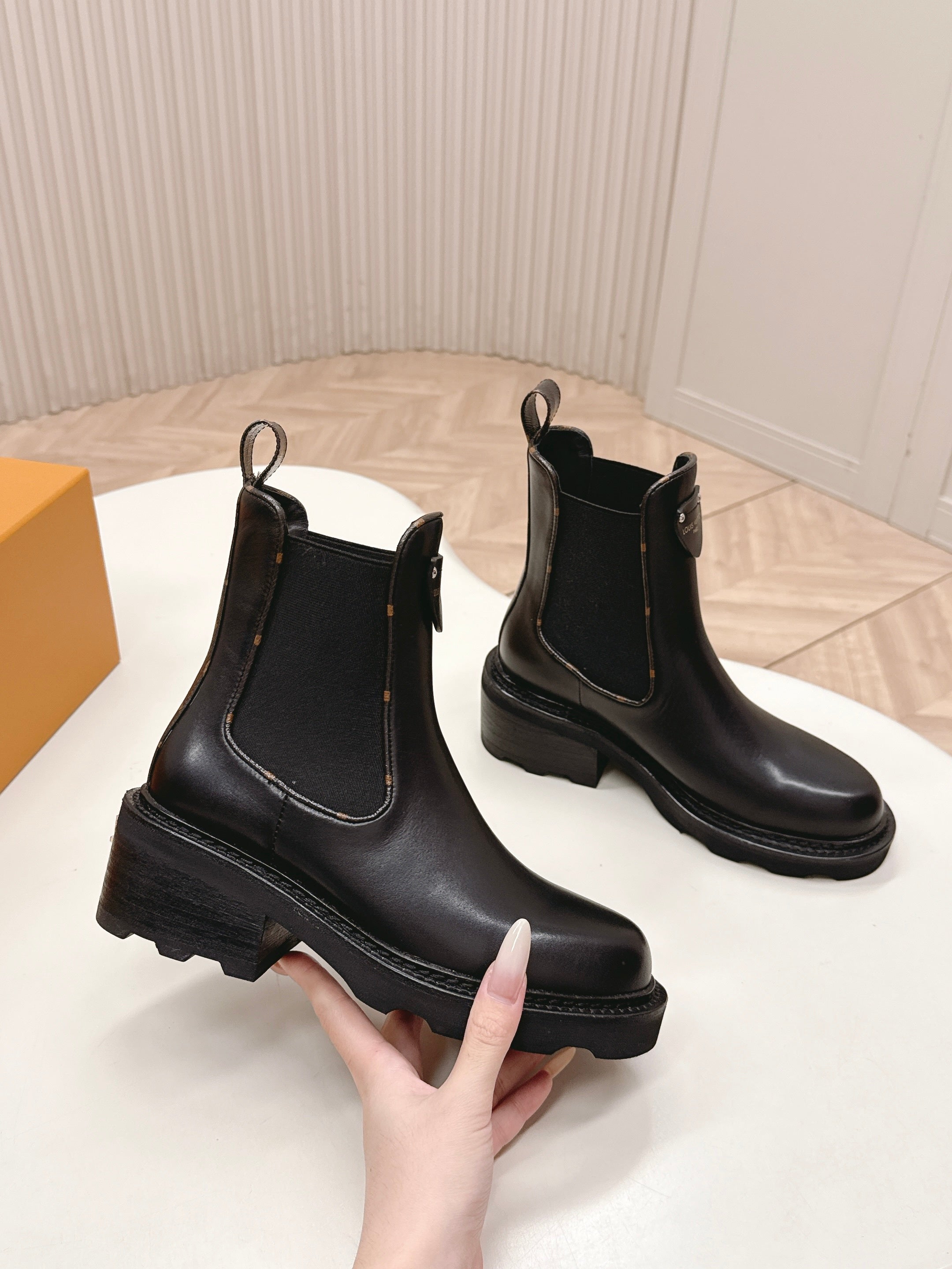 LV 2026  Beaubourg Platform Ankle Boot Black Calfskin 595465