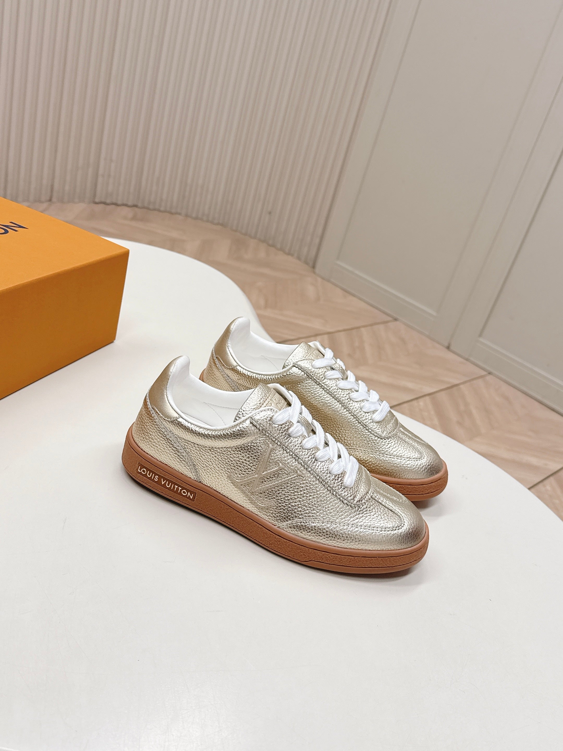 LV 2026 Frontrow Sneaker Light Gold Cowhide 595445