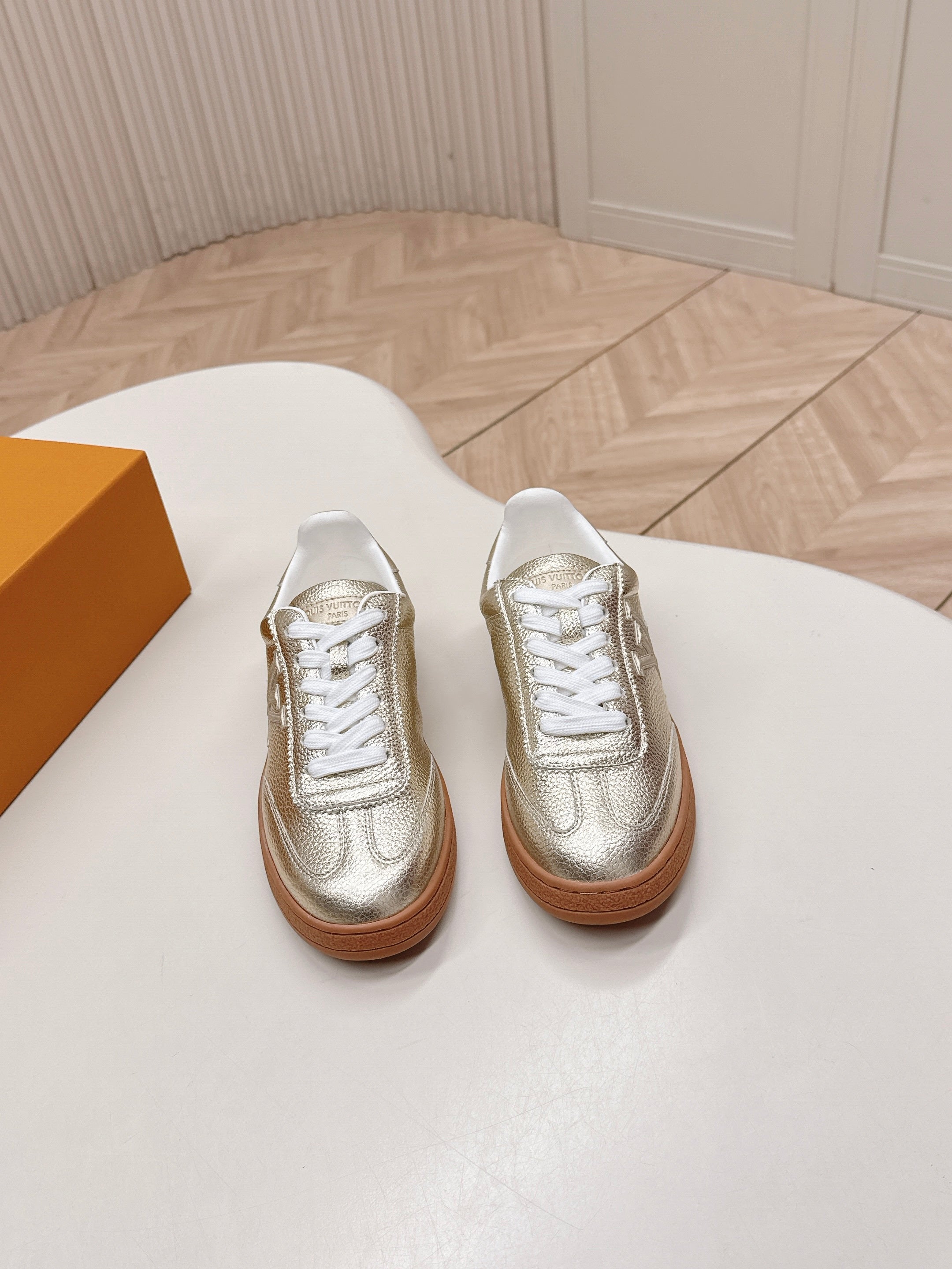 LV 2026 Frontrow Sneaker Light Gold Cowhide 595445