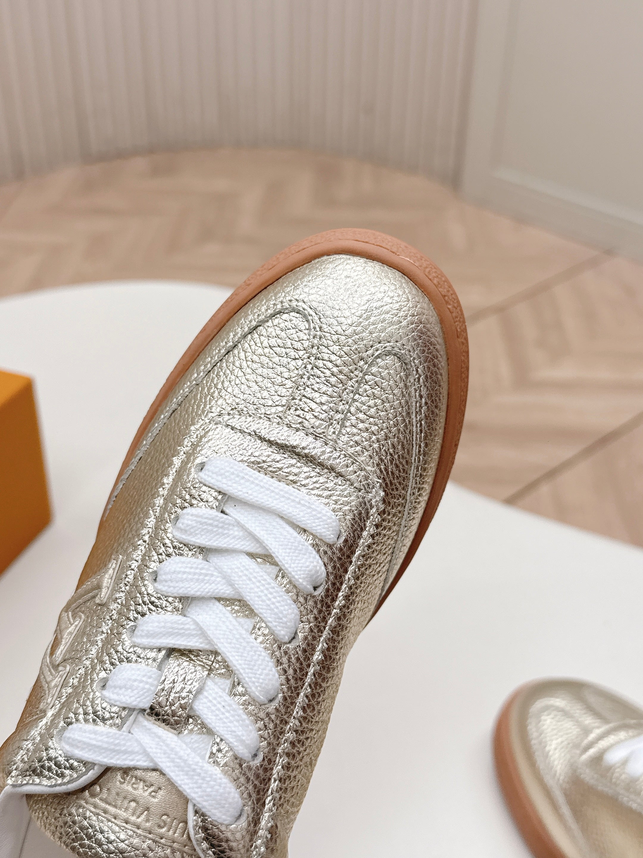 LV 2026 Frontrow Sneaker Light Gold Cowhide 595445