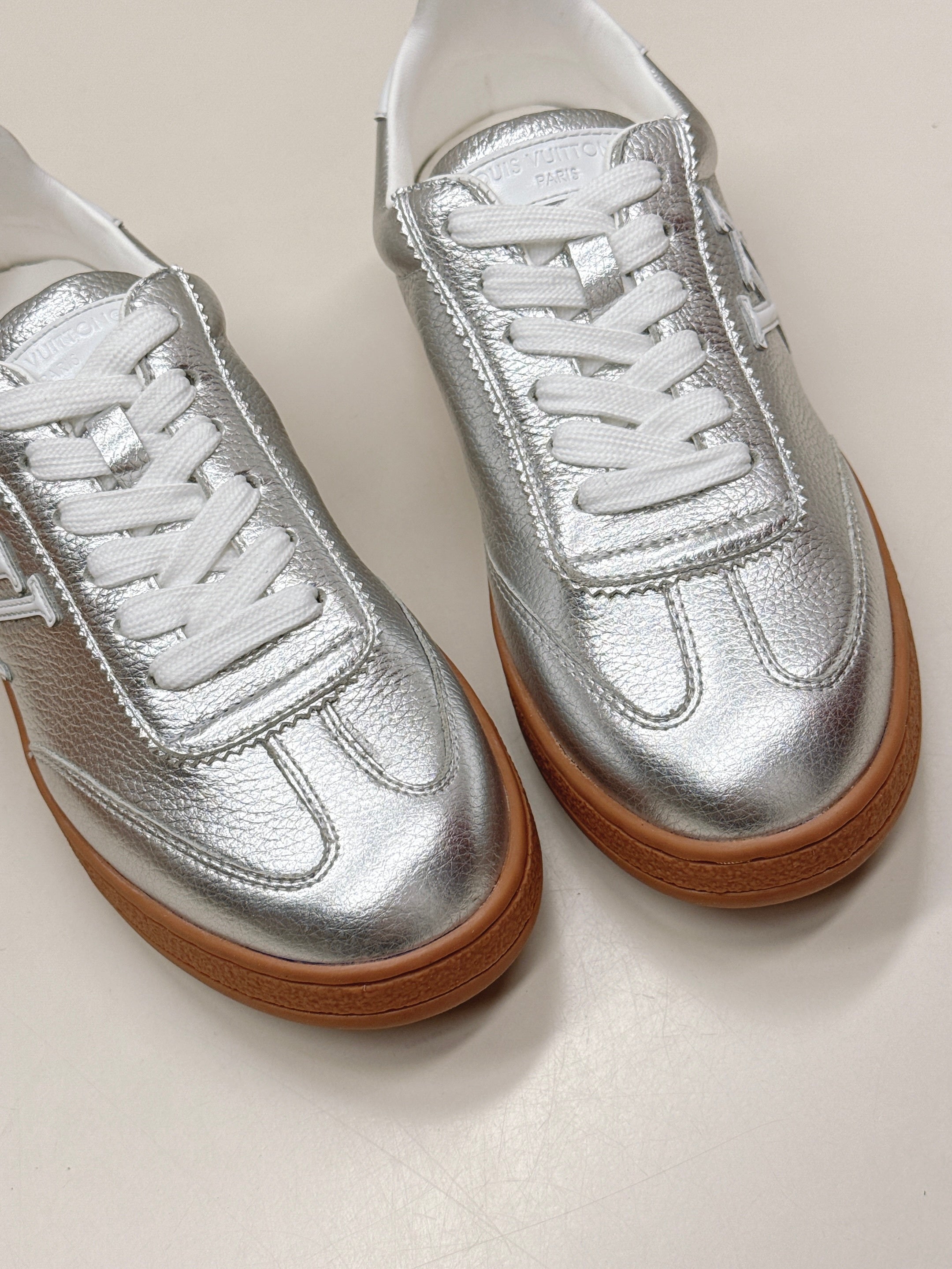 LV 2026 Frontrow Sneaker Silver Cowhide 595446