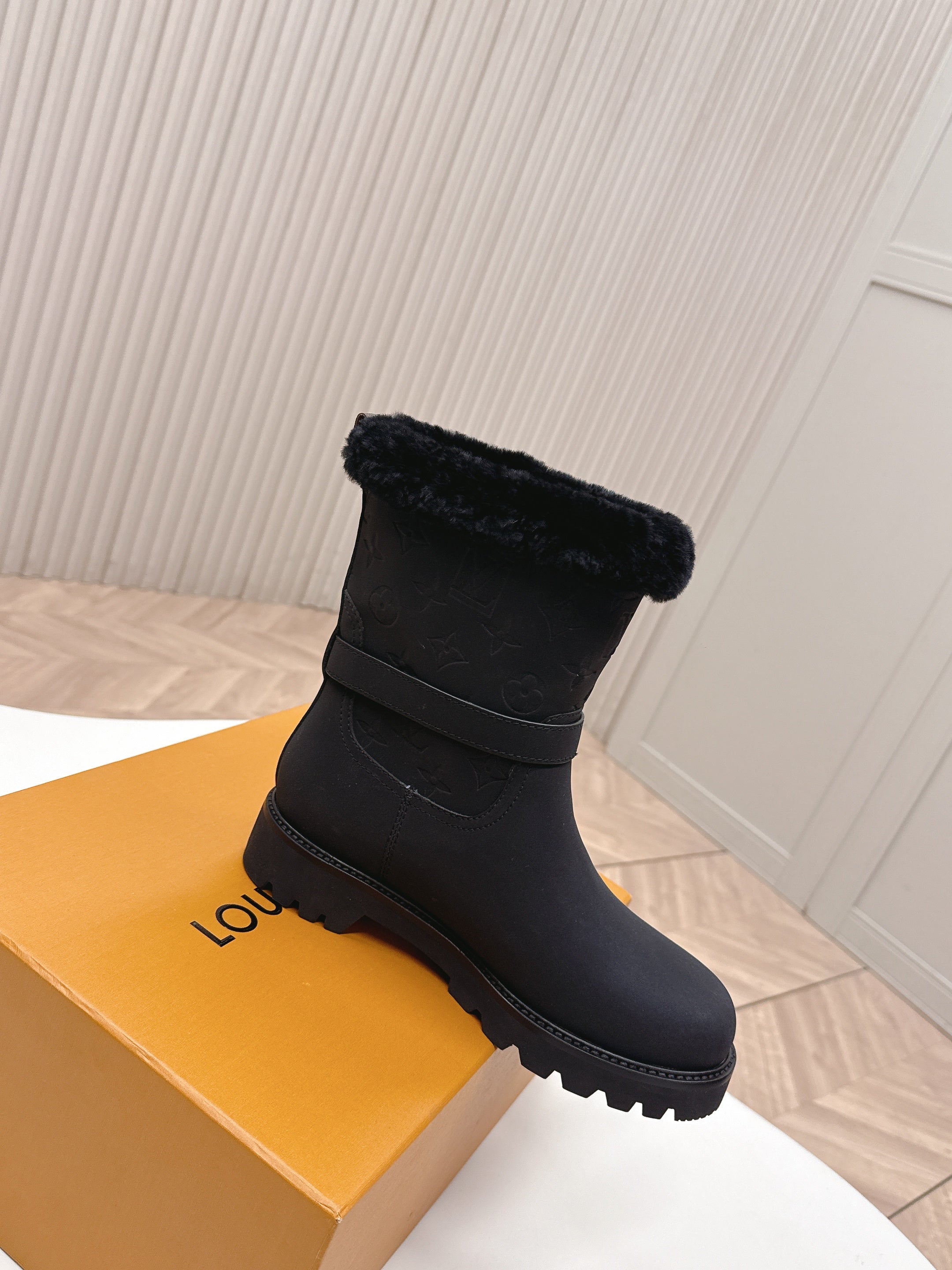 LV 2026 Territory Ankle Boot Black Nubuck Calf Leather 595440