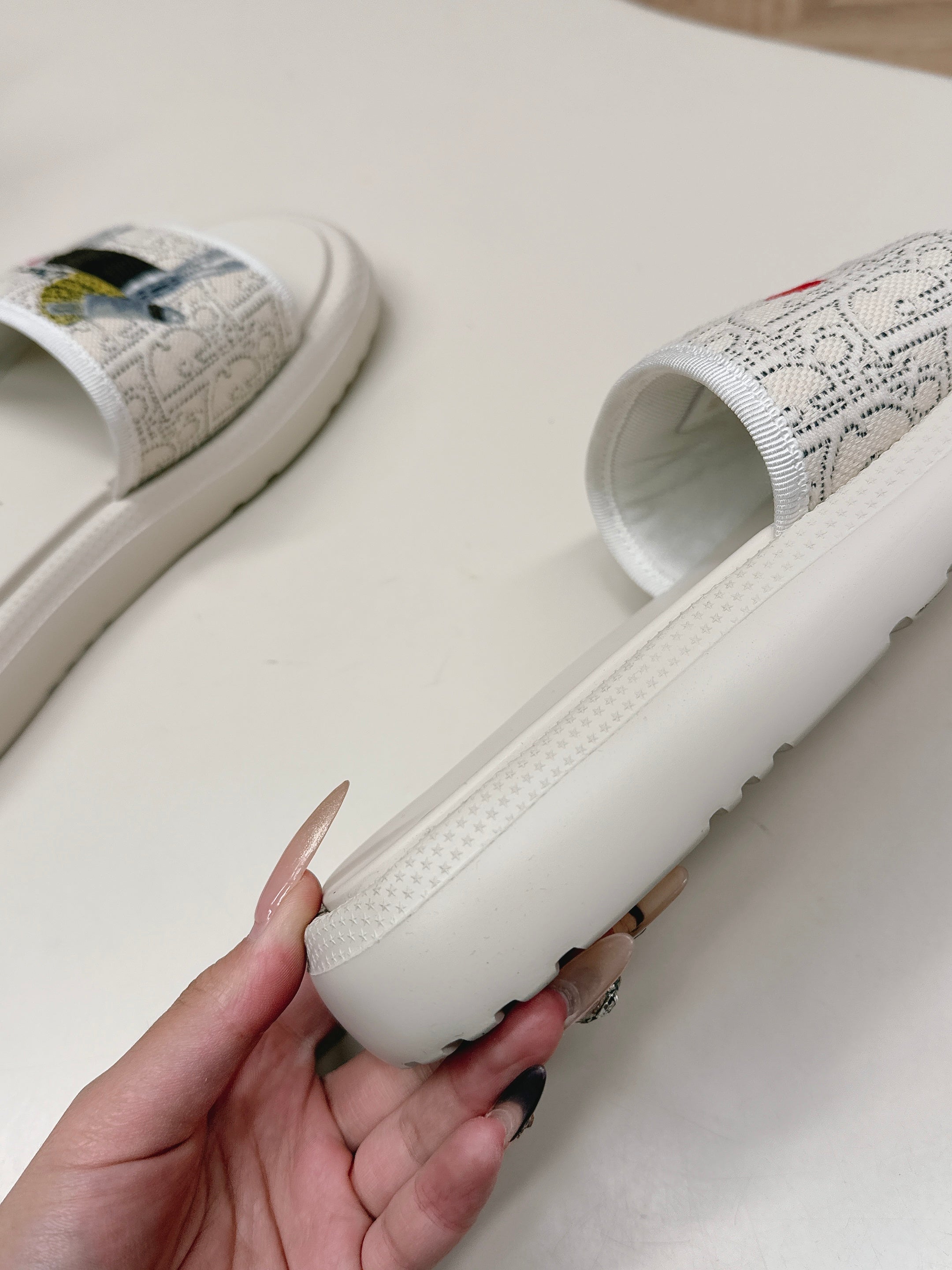 CD 26s  Slippers White Canvas Lambskin 643806