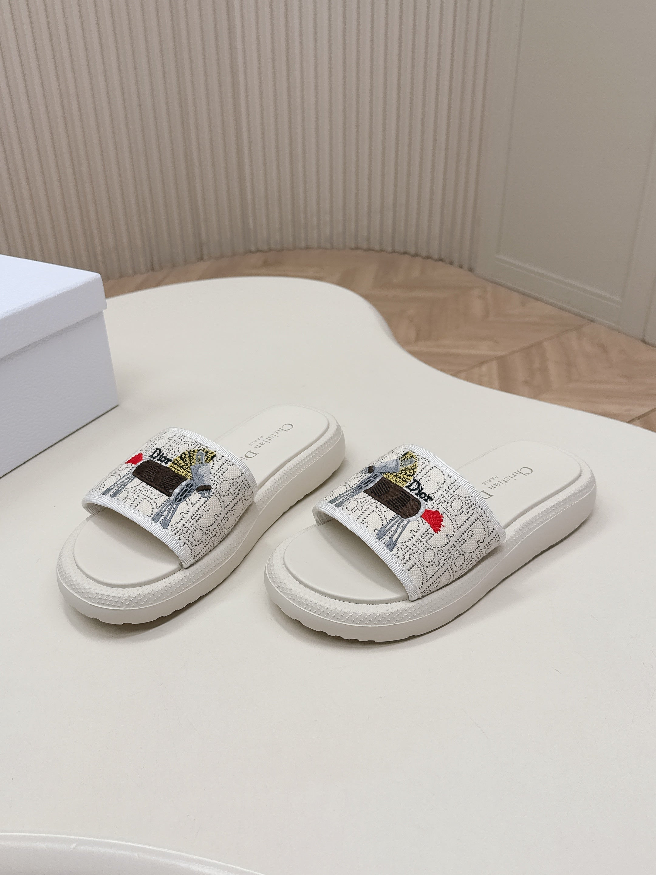 CD 26s  Slippers White Canvas Lambskin 643806