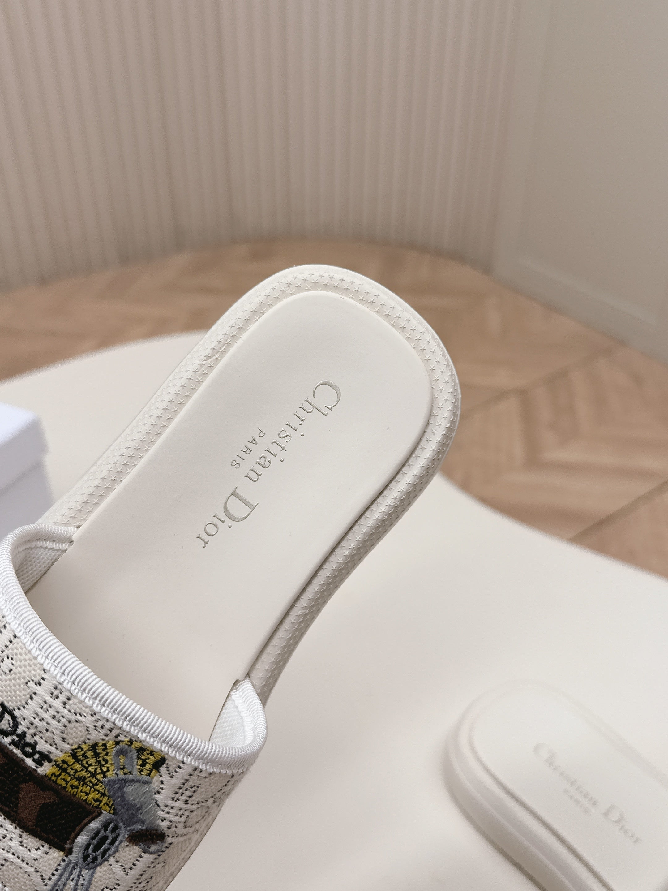 CD 26s  Slippers White Canvas Lambskin 643806