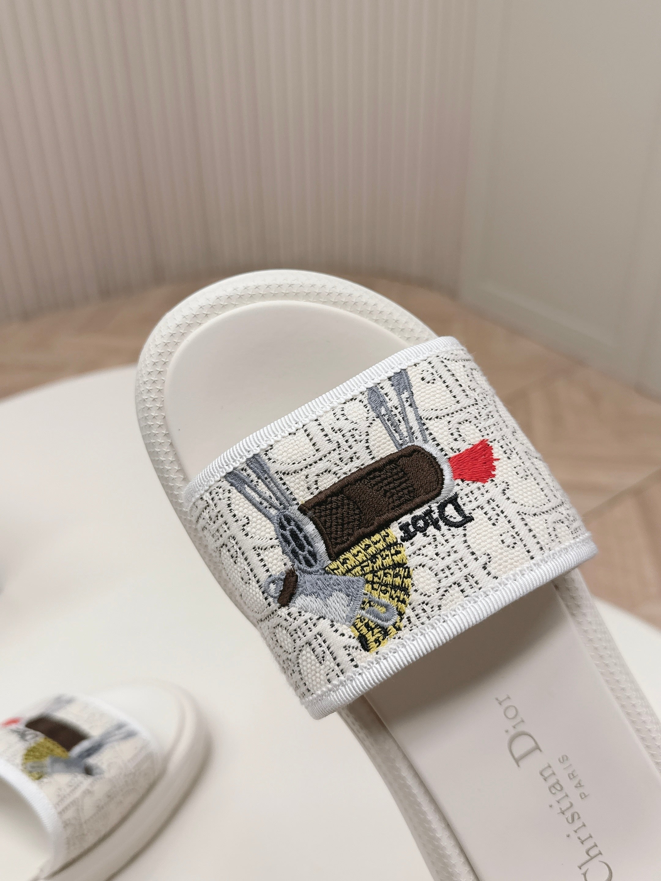 CD 26s  Slippers White Canvas Lambskin 643806