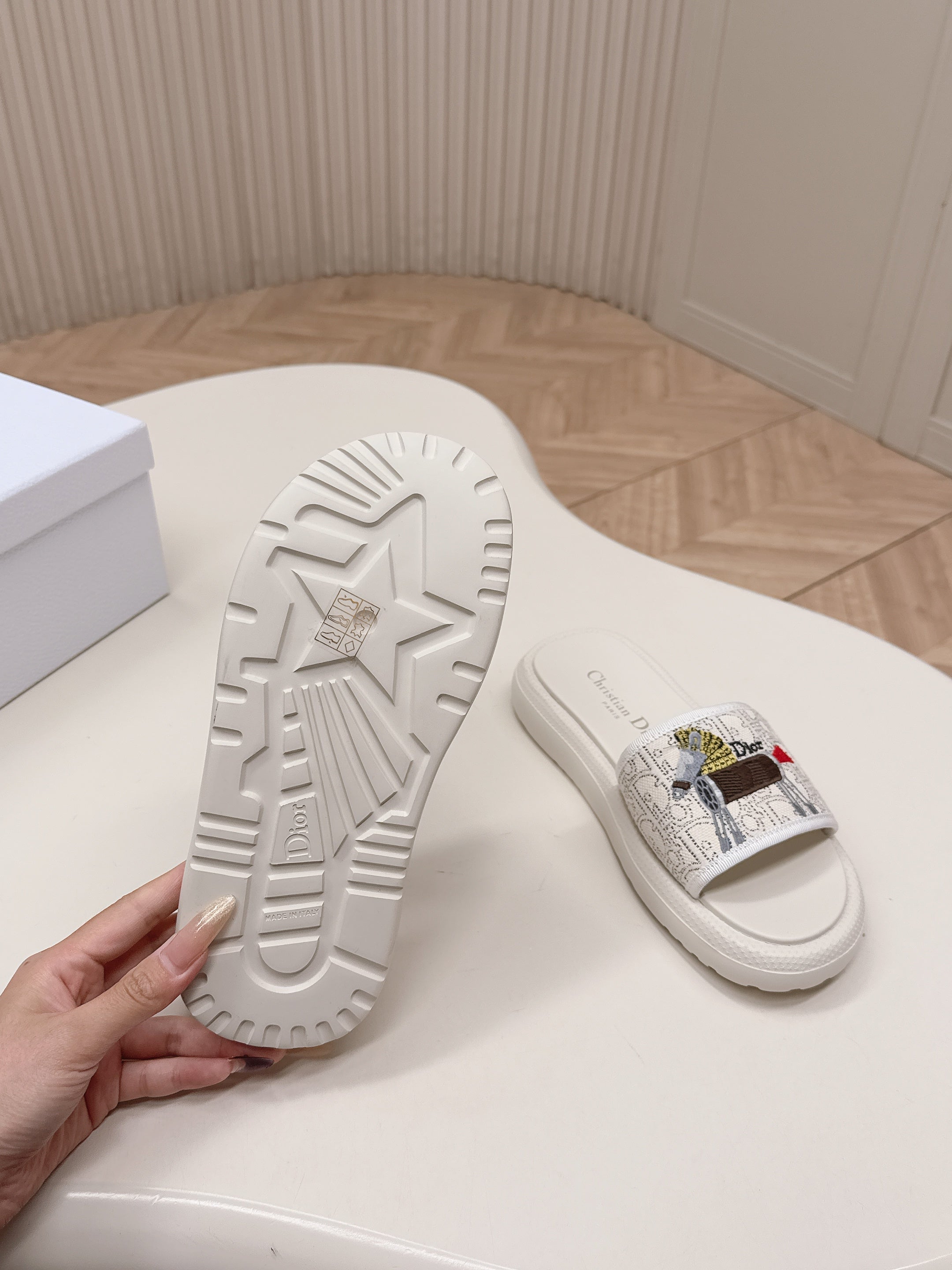 CD 26s  Slippers White Canvas Lambskin 643806