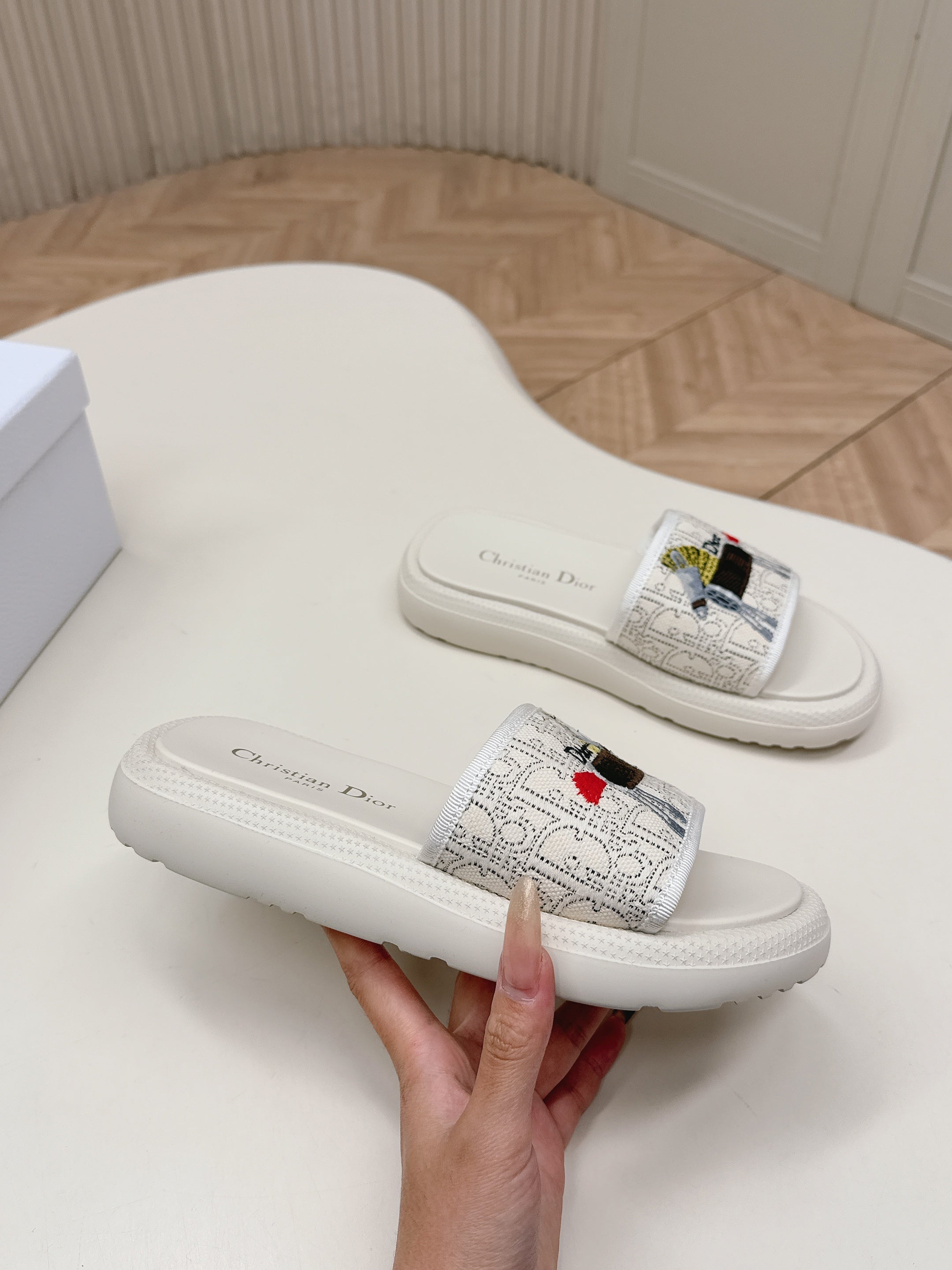 CD 26s  Slippers White Canvas Lambskin 643806