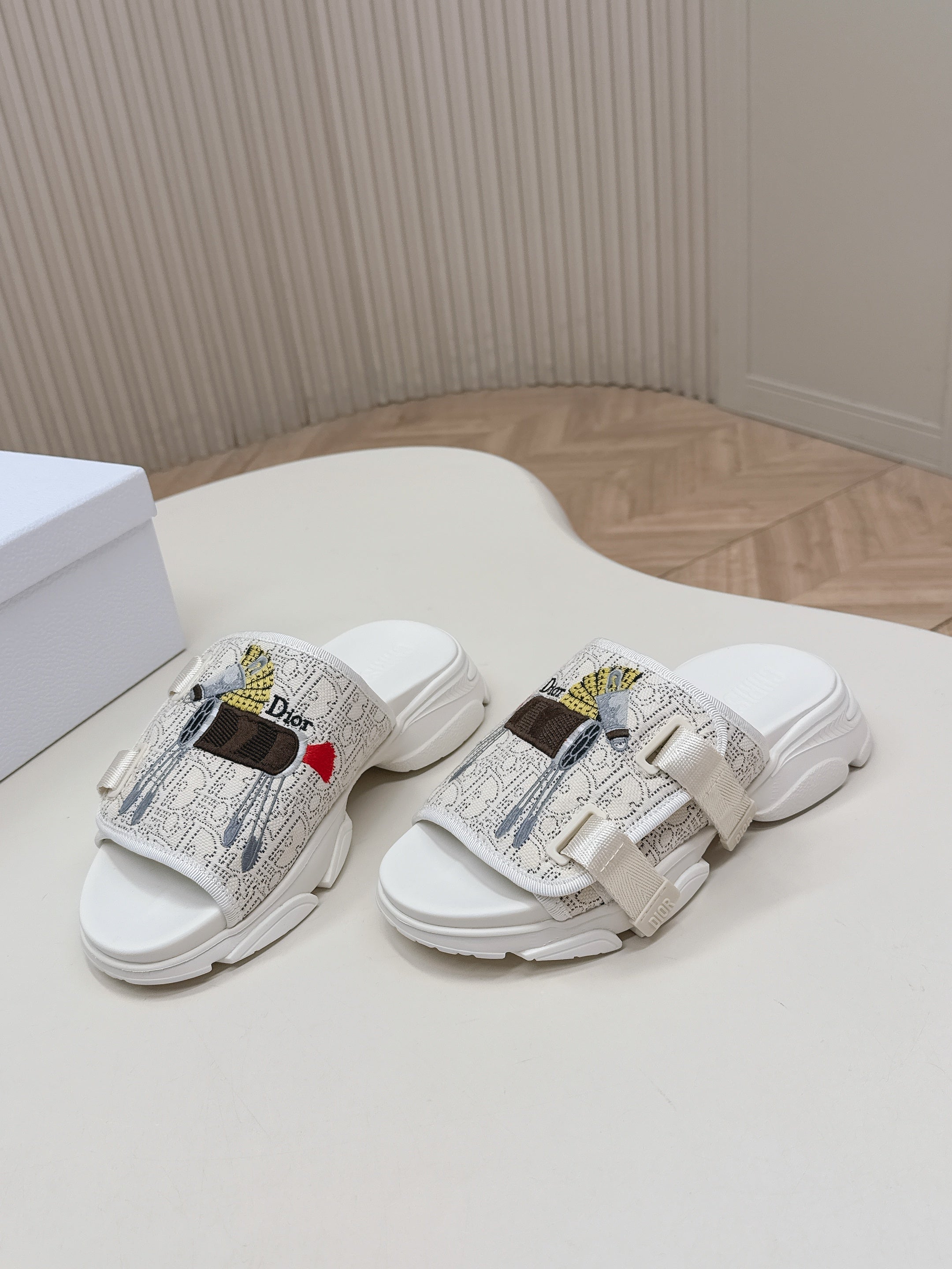 CD 26s  Platform Slippers 35 Cream White Canvas Lambskin 643810