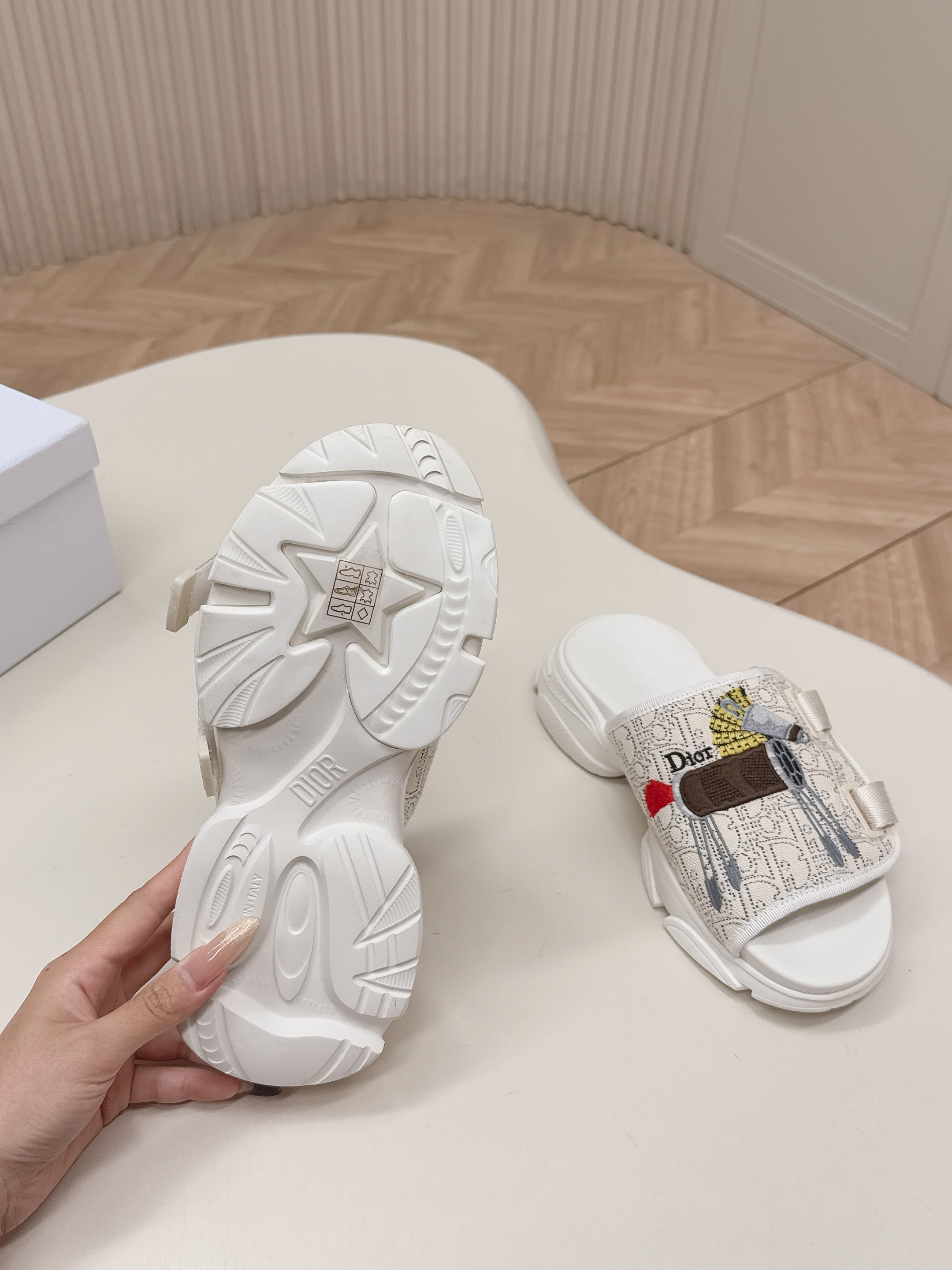 CD 26s  Platform Slippers 35 Cream White Canvas Lambskin 643810