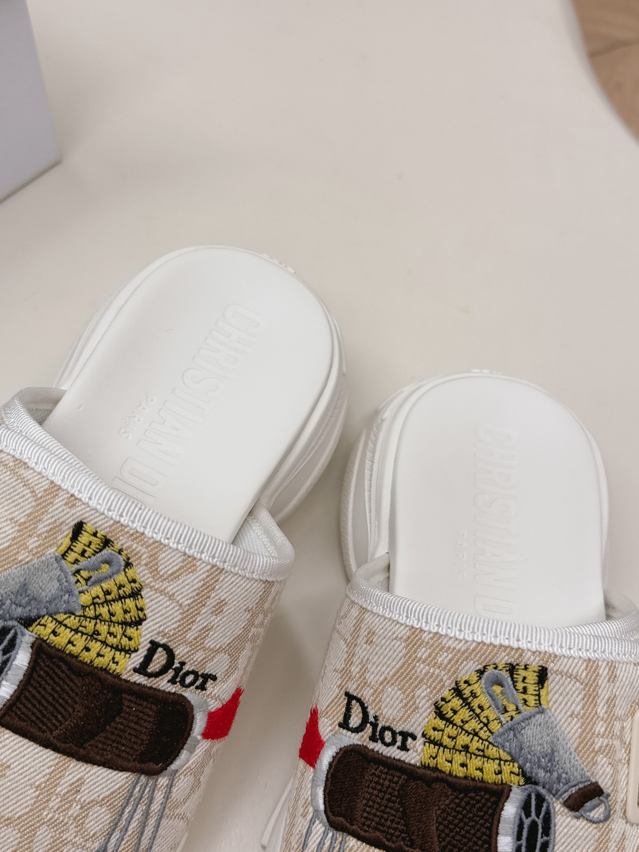 CD 26s  Platform Slippers 35 Beige White Canvas Lambskin 643812