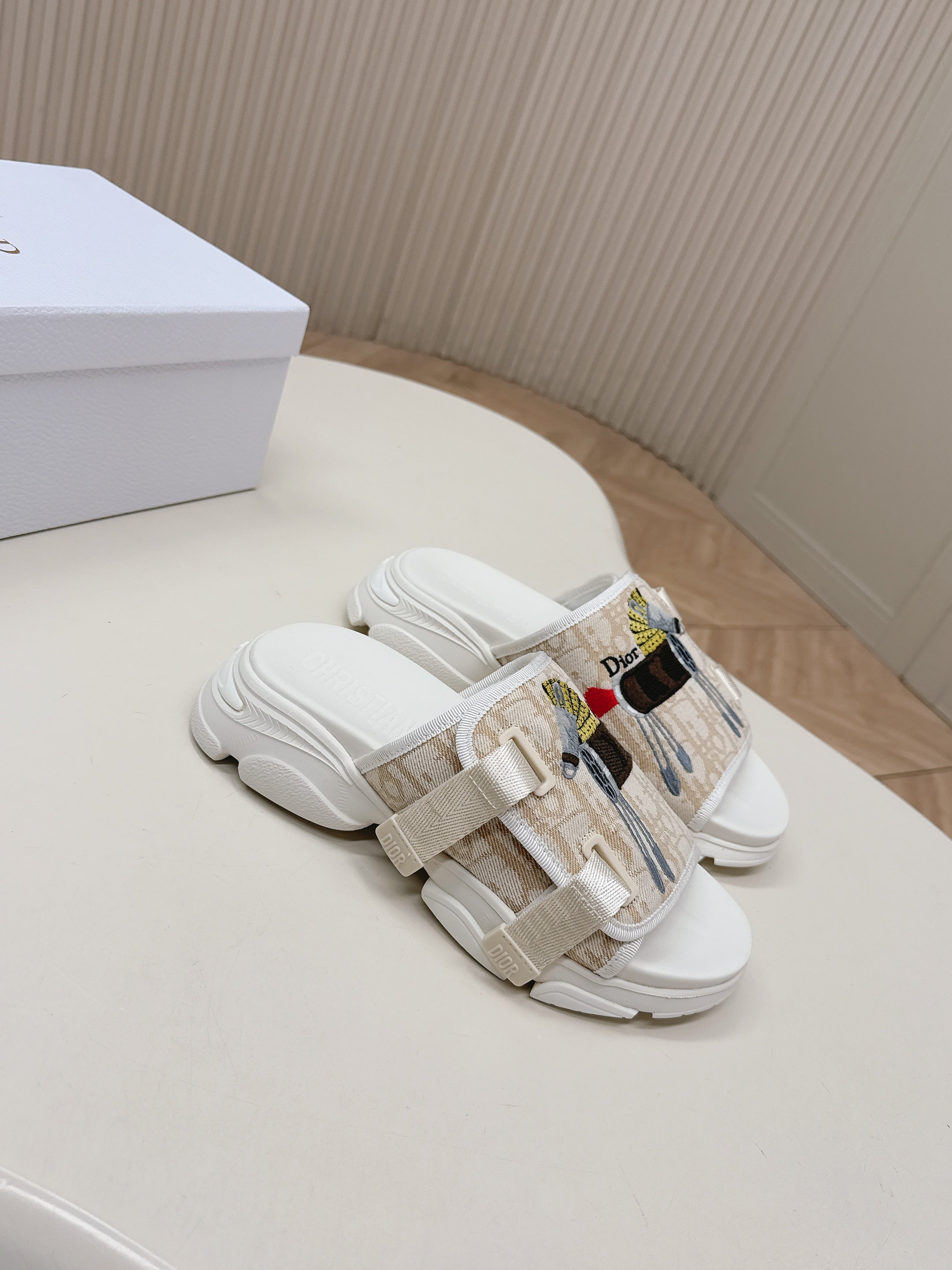 CD 26s  Platform Slippers 35 Beige White Canvas Lambskin 643812