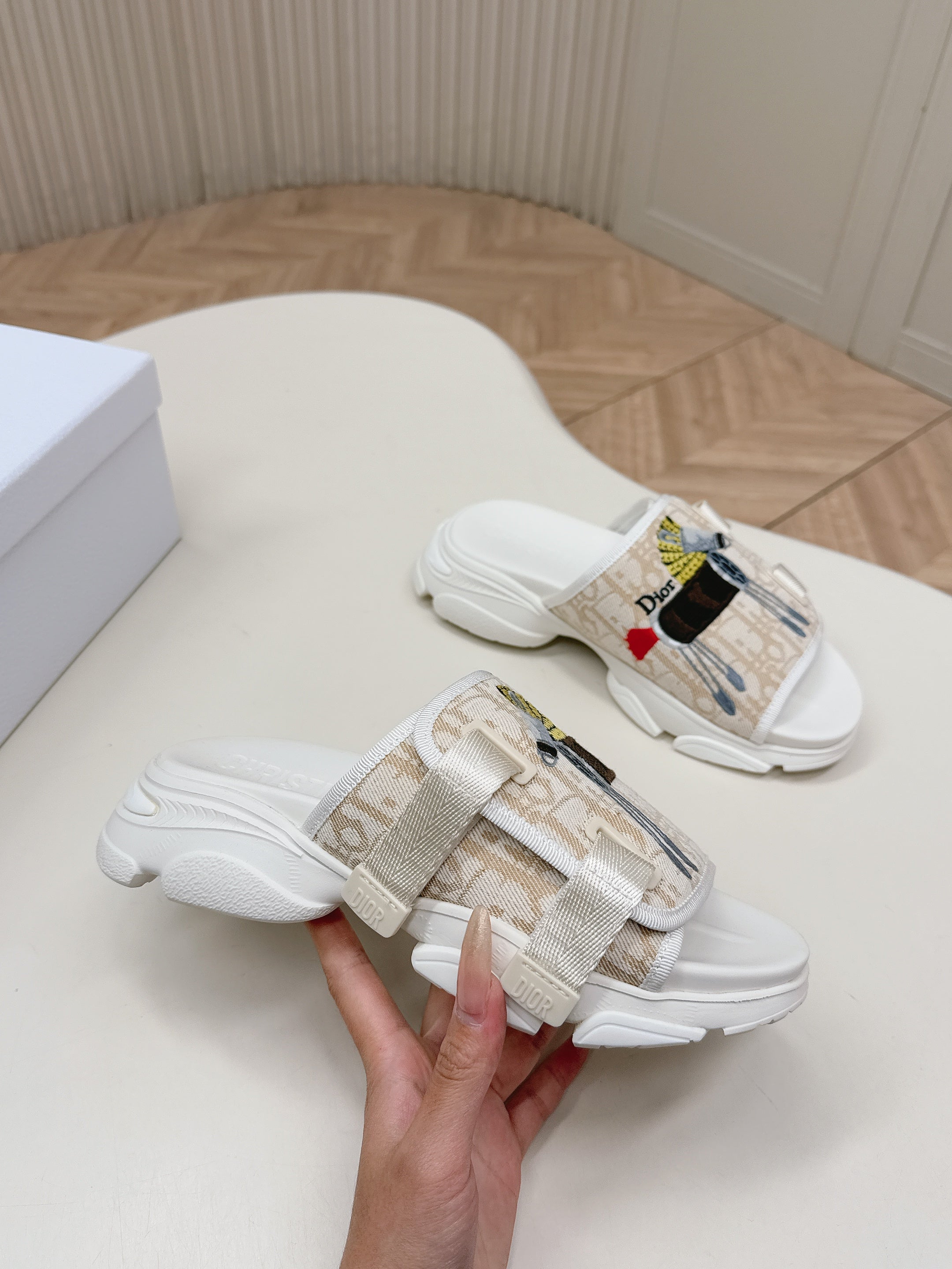 CD 26s  Platform Slippers 35 Beige White Canvas Lambskin 643812