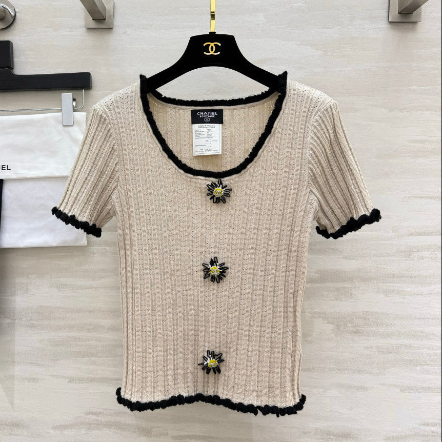 Chanel 2026 Daisy Stitched Knit Short-Sleeve Top Beige Black Cotton 394191