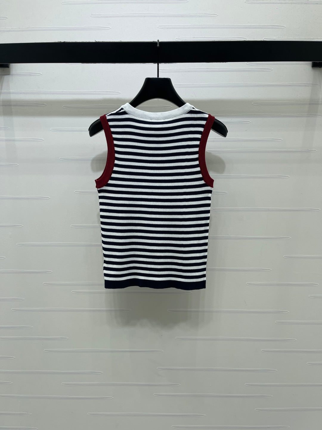 Chanel 2026 Color-blocked Crew Neck Knit Vest Wool 390665