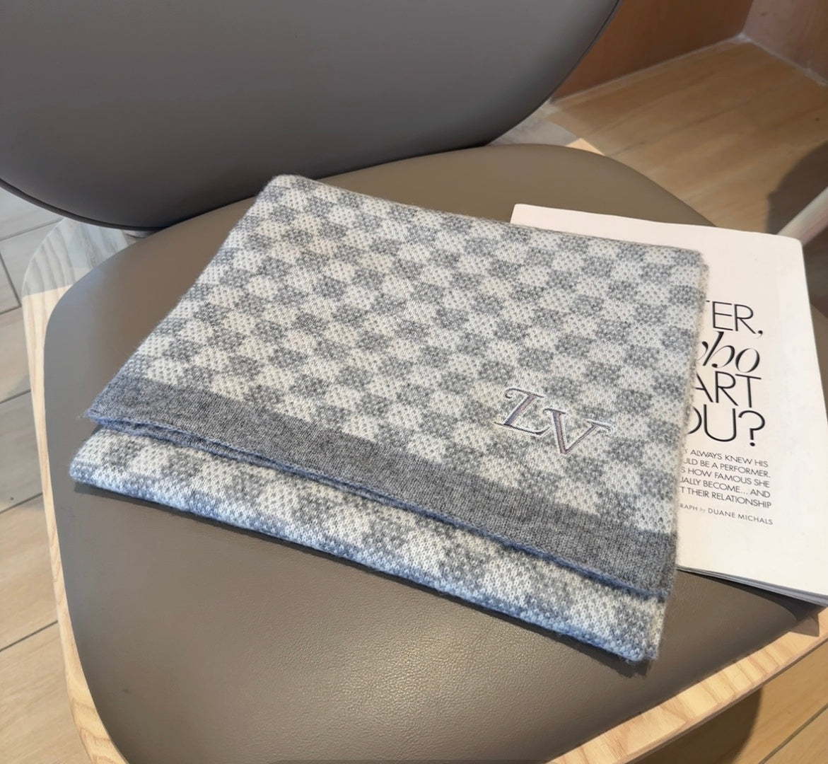 LV Couple's Style Scarf 180cm Gray Knitted  Cashmere 973385