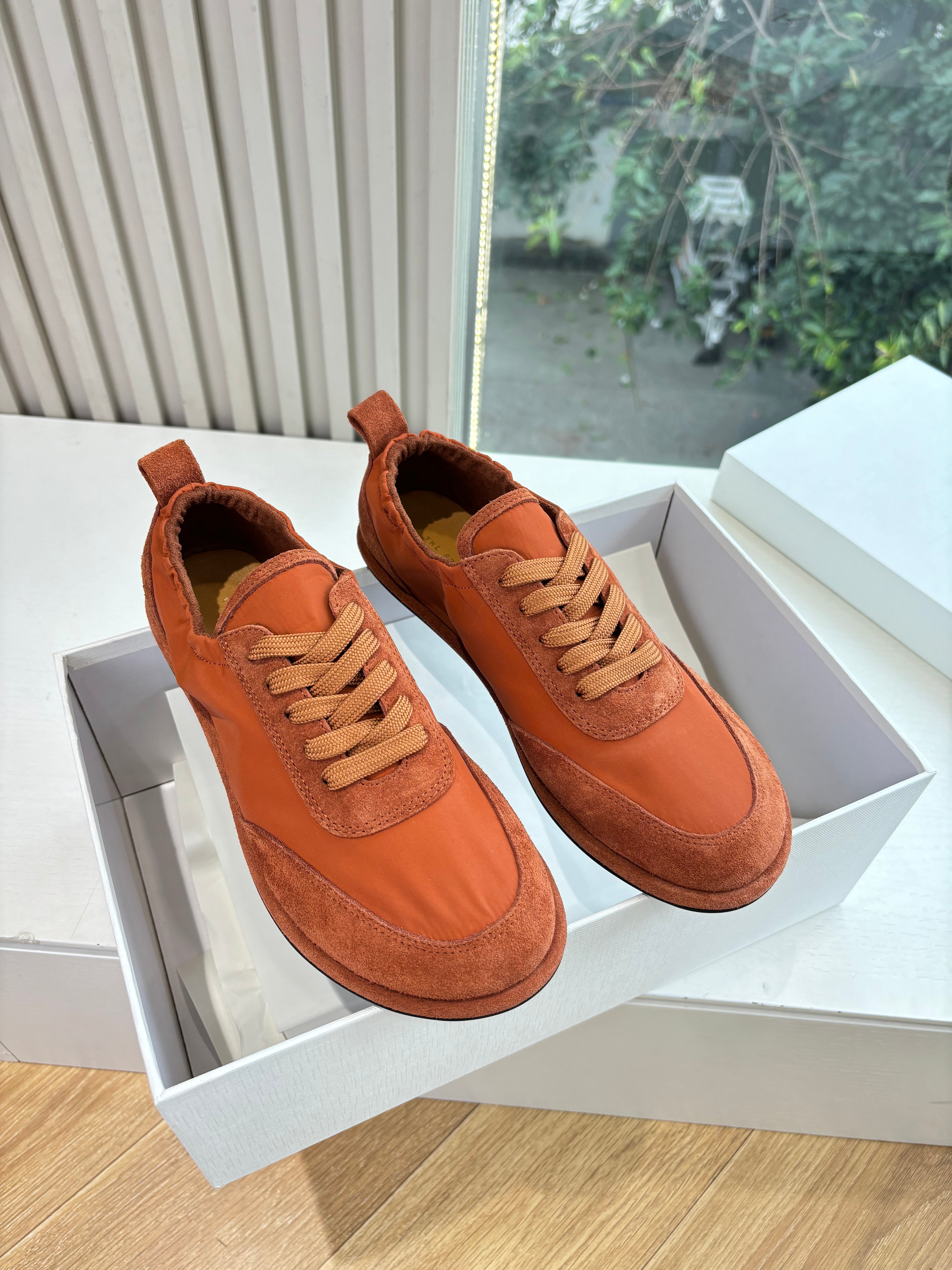 The Row 2025 Sneaker Orange Suede Fabric 549356