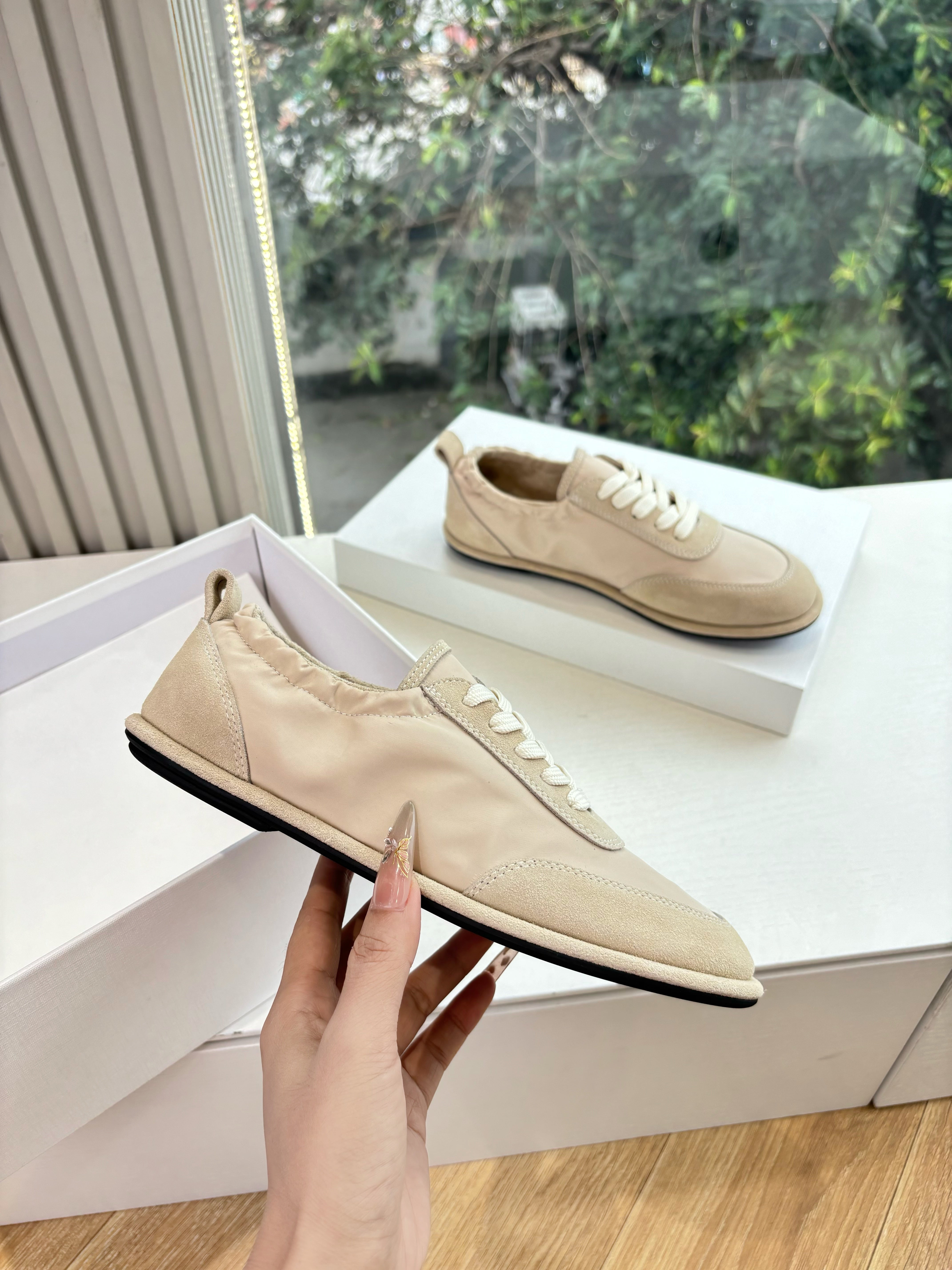 The Row 2025 Sneaker Light Beige Suede Fabric 549358