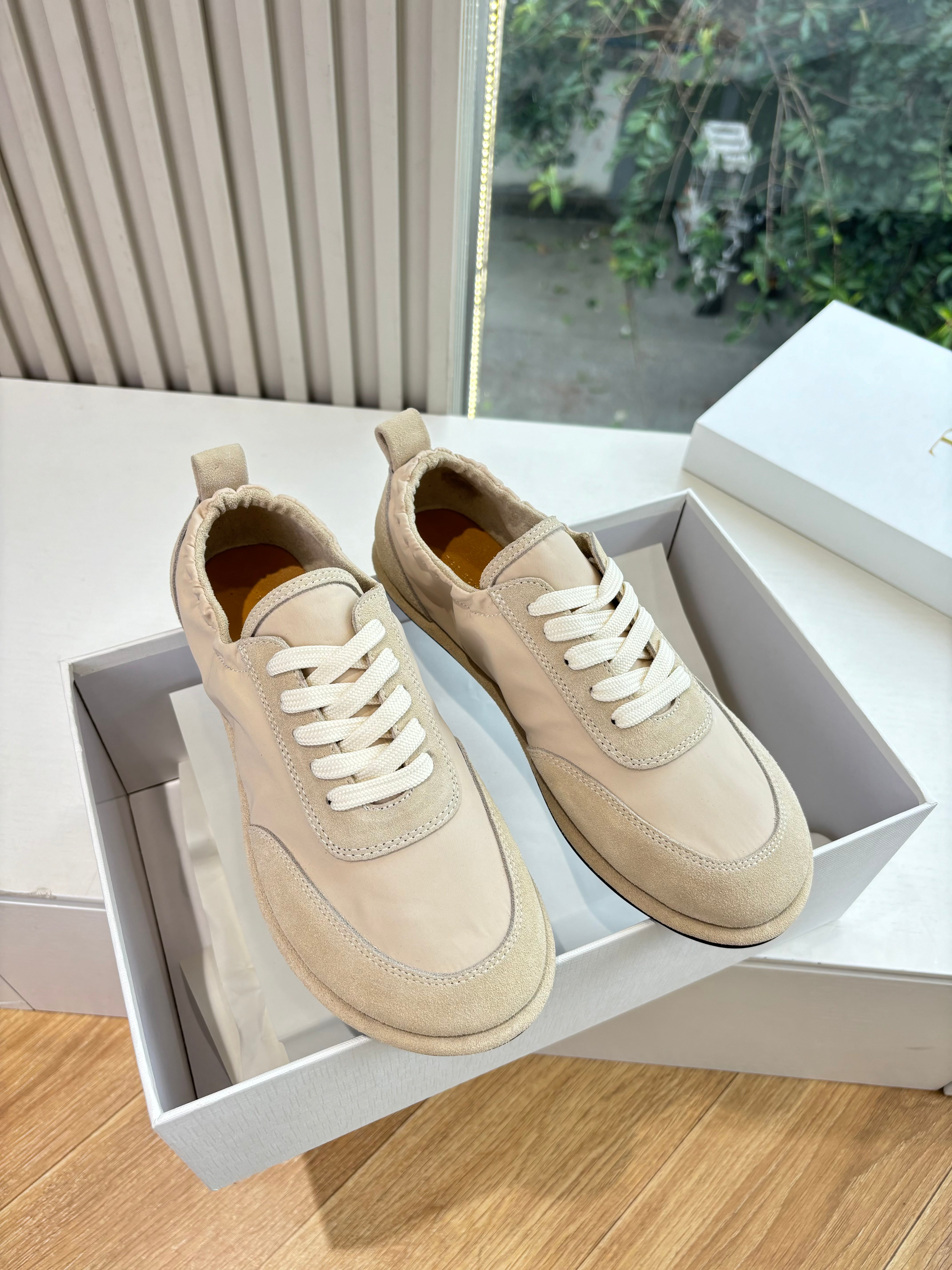The Row 2025 Sneaker Light Beige Suede Fabric 549358