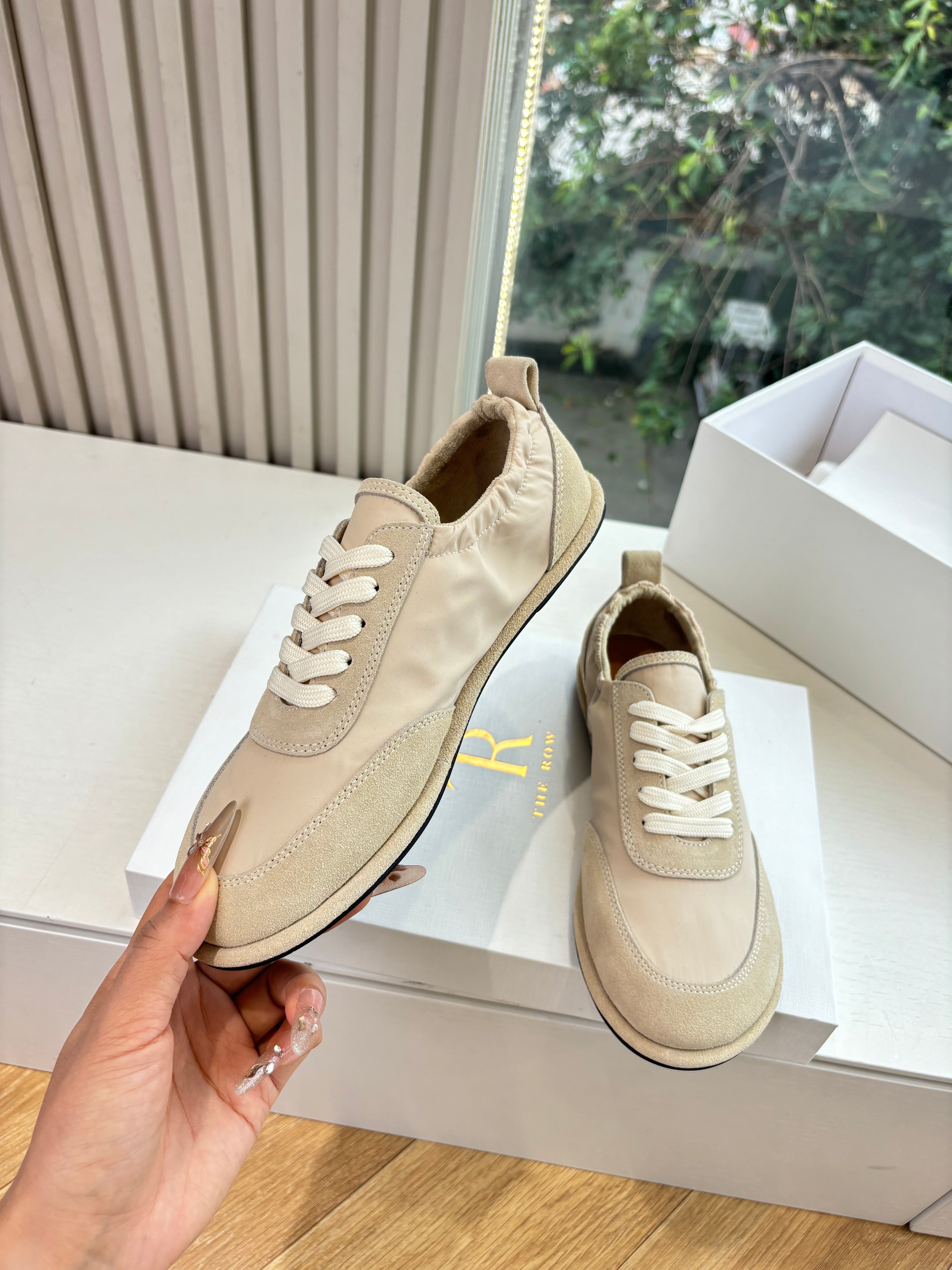 The Row 2025 Sneaker Light Beige Suede Fabric 549358