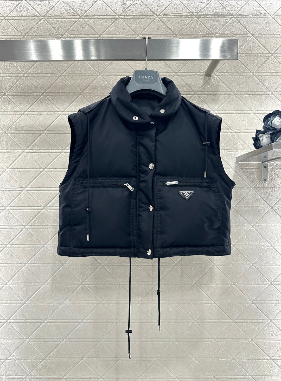 Prada 2025  Cropped Jacket With Detachable Sleeves Black Re-Nylon Down