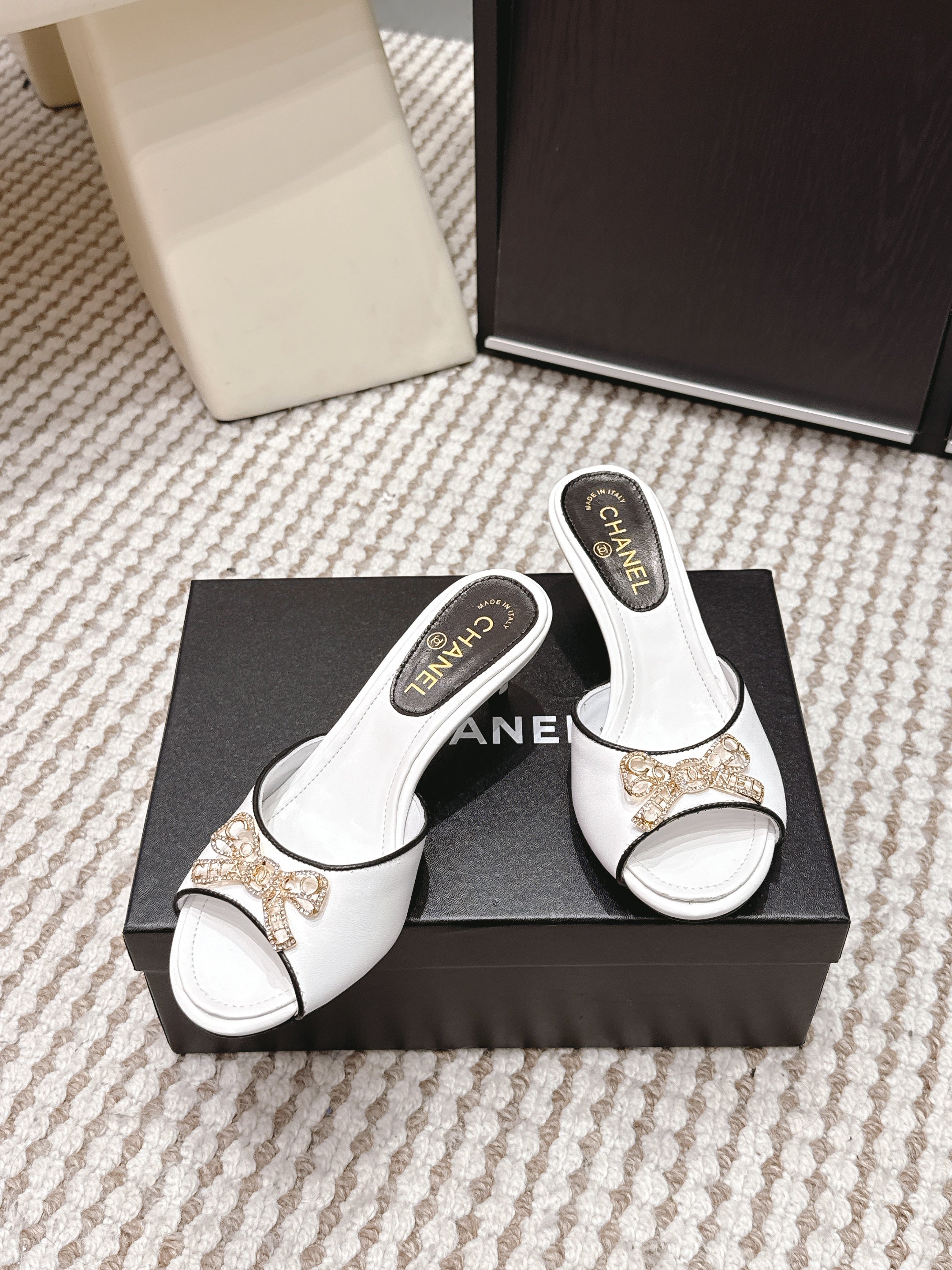 CC 26s Stiletto Sandals 55 White Leather 652570