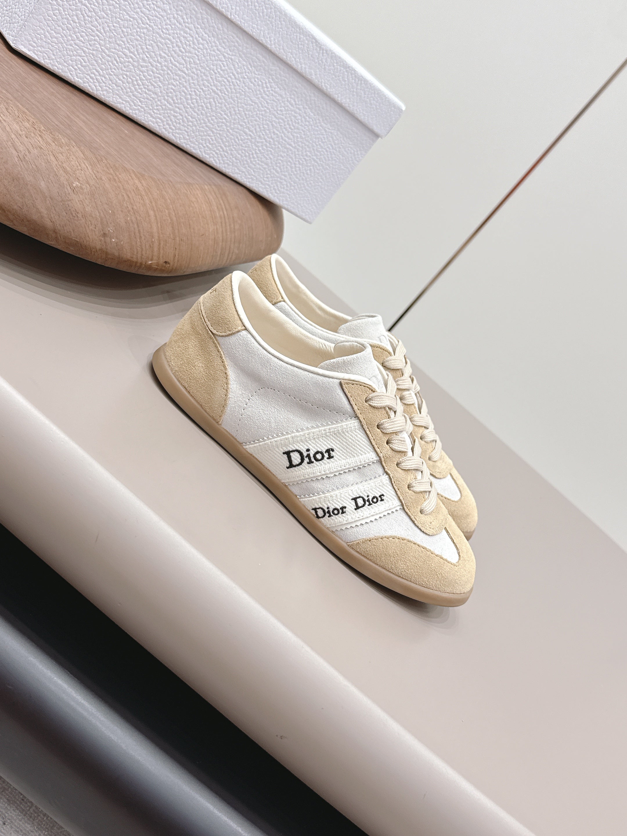 CD 26A Casual Sneakers Beige White Suede 739339