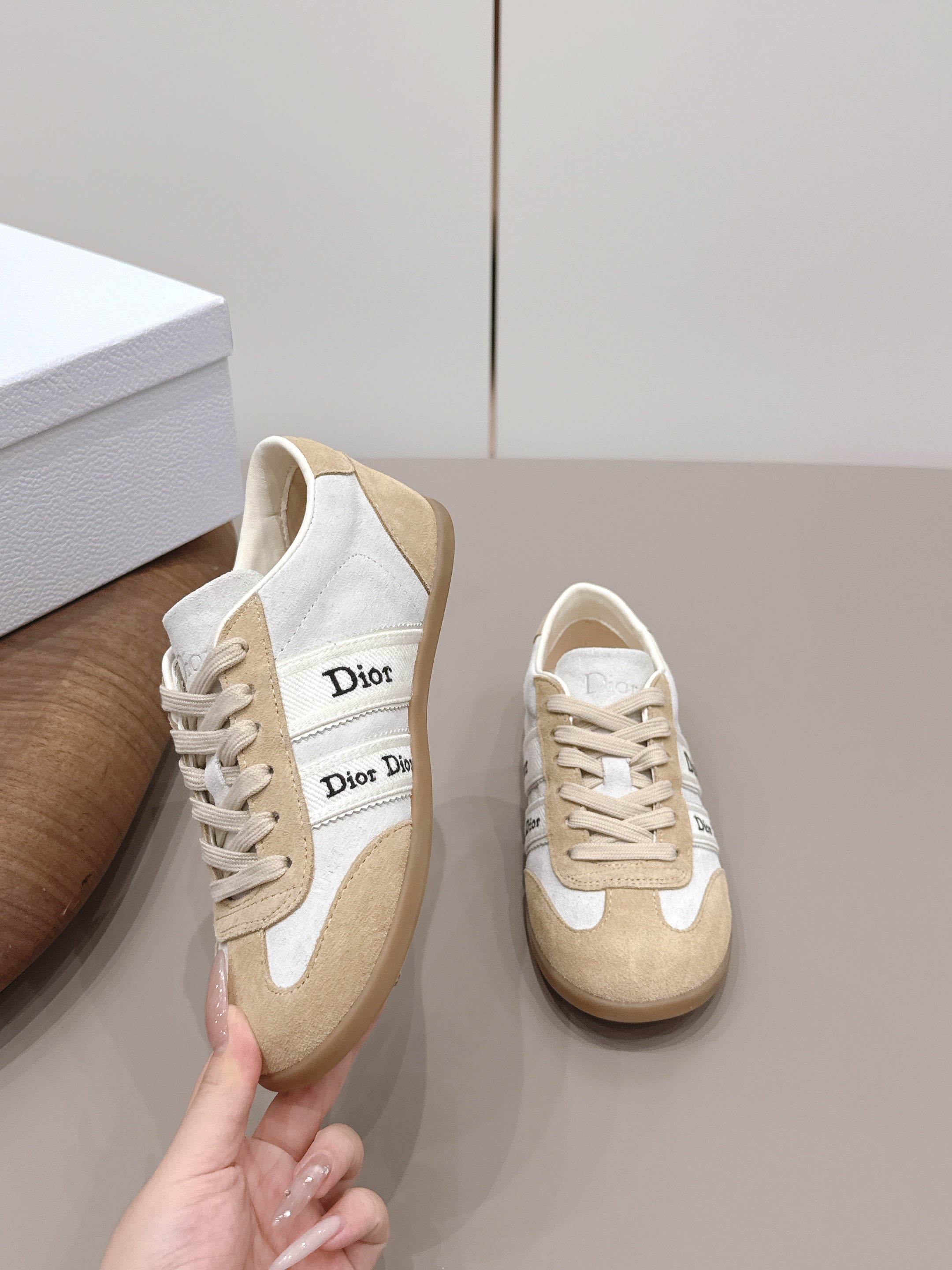 CD 26A Casual Sneakers Beige White Suede 739339