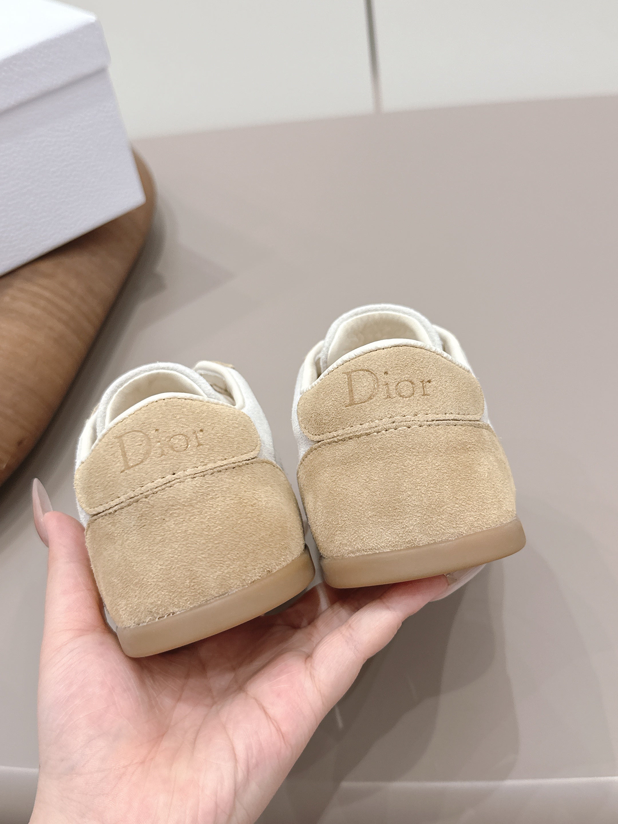 CD 26A Casual Sneakers Beige White Suede 739339