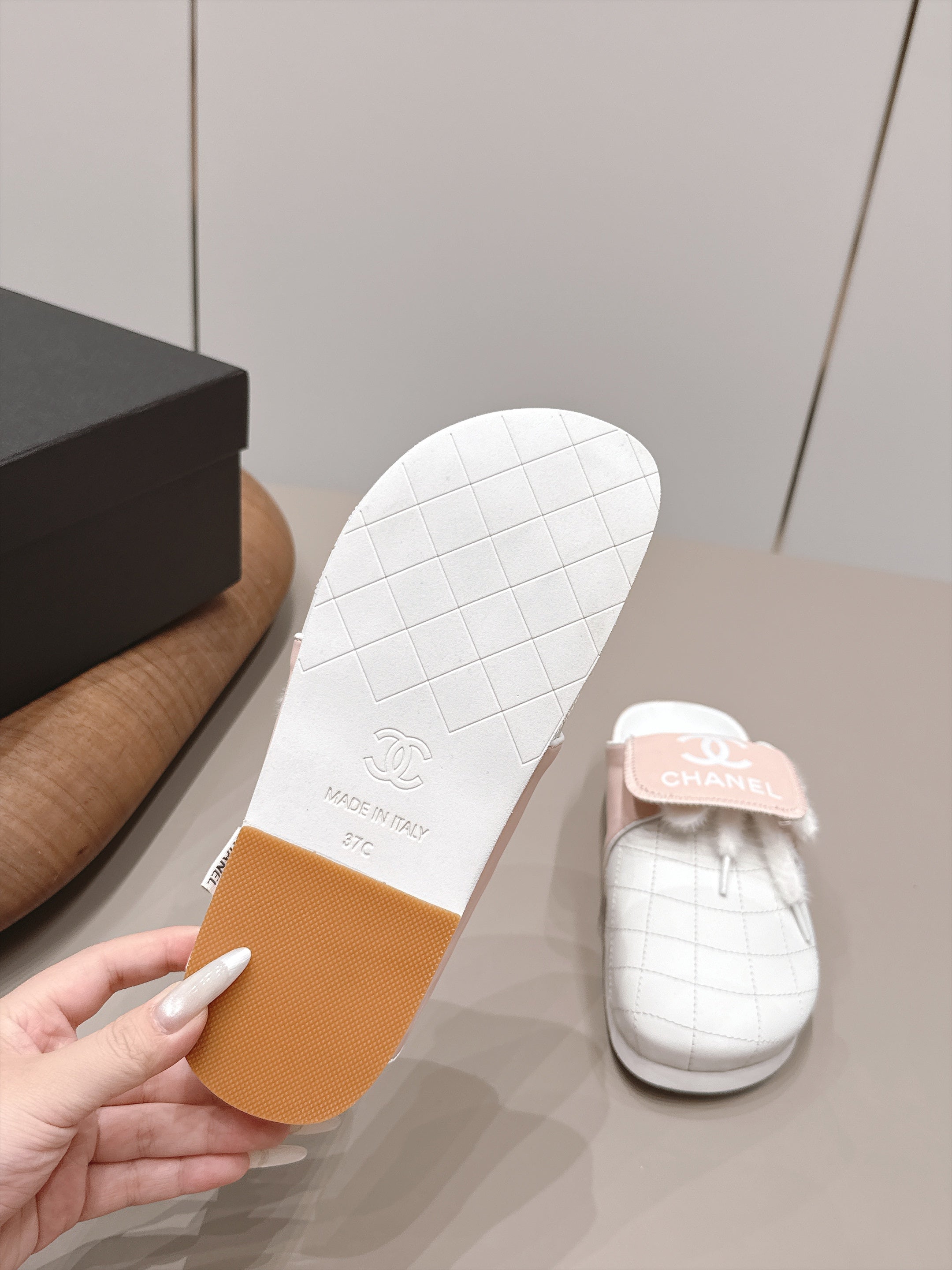 Chanel 2026 Closed-Toe Mules Leather 976805