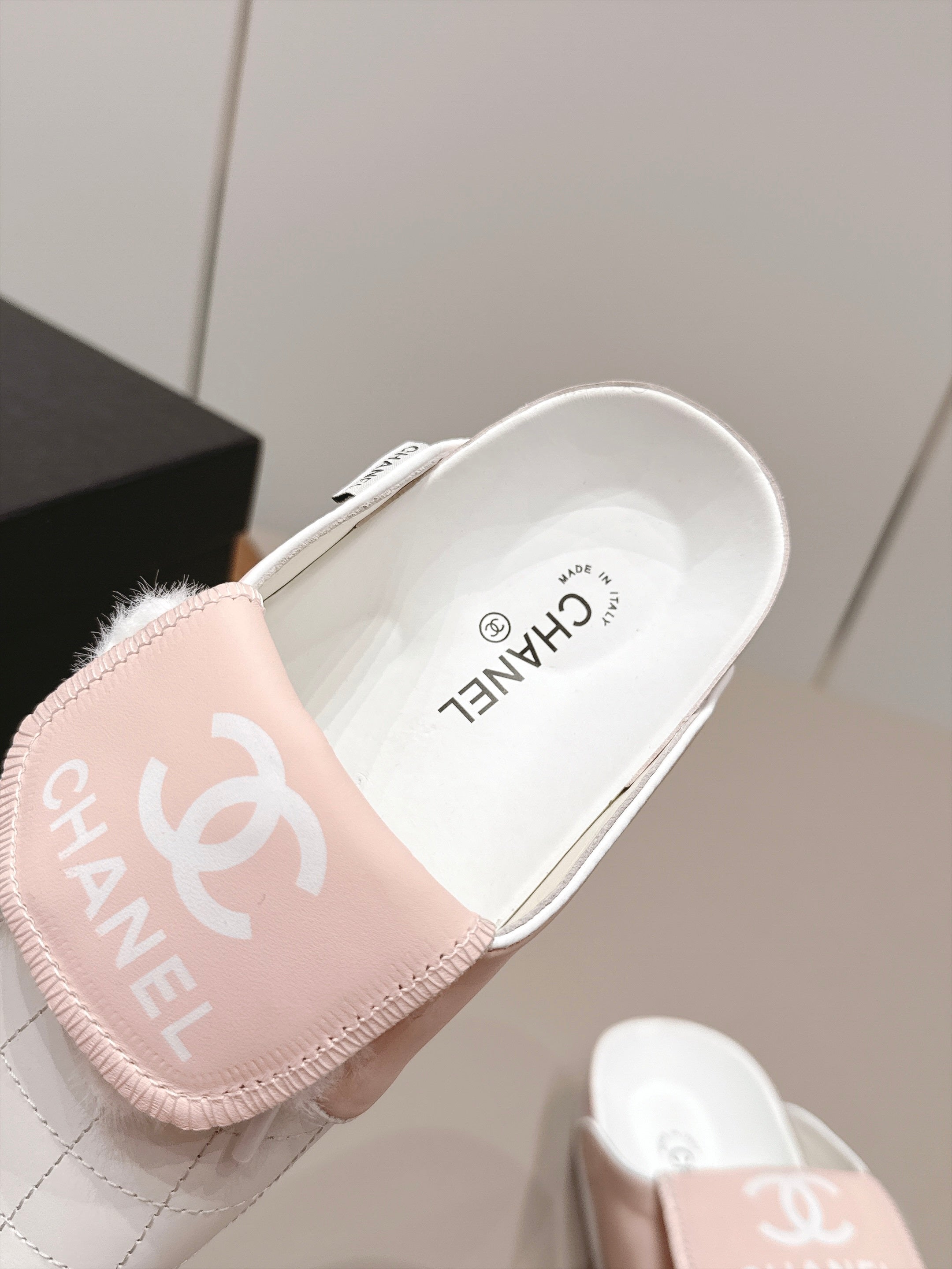 Chanel 2026 Closed-Toe Mules Leather 976805