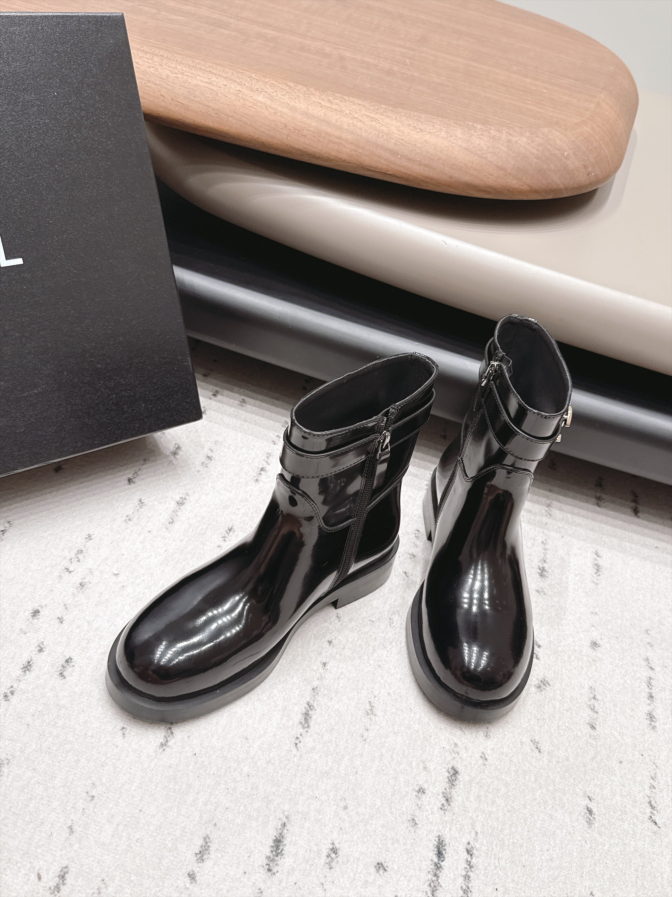 Chanel 2026 Round-Toe Zip-Up Boots Cowhide 976099