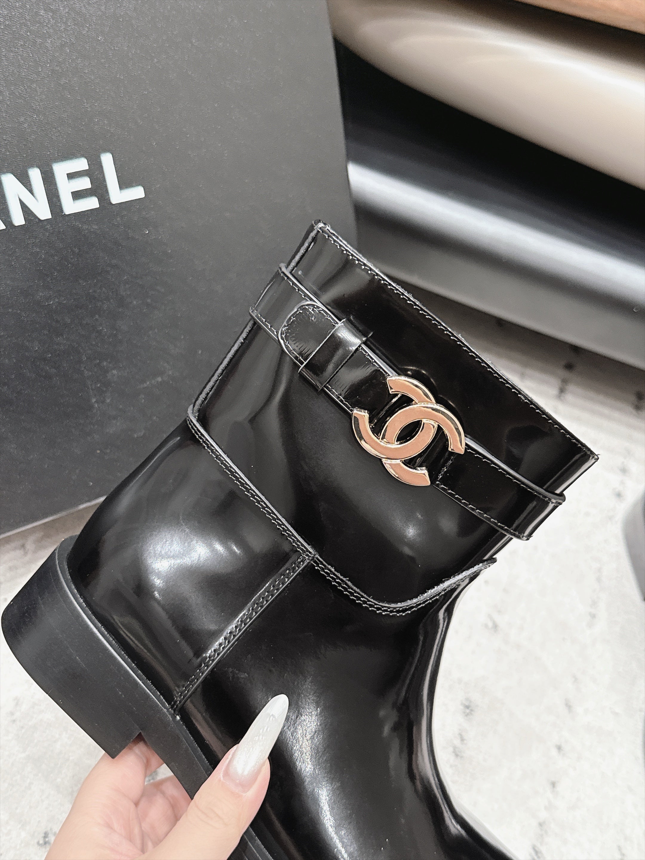 Chanel 2026 Round-Toe Zip-Up Boots Cowhide 976099