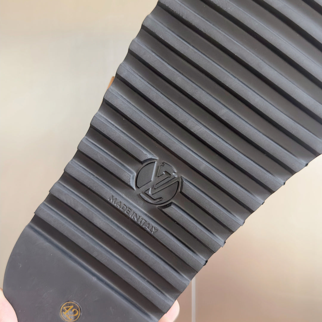 LV 25 Birkenstock Platform Slippers Beige Suede Wool 576216