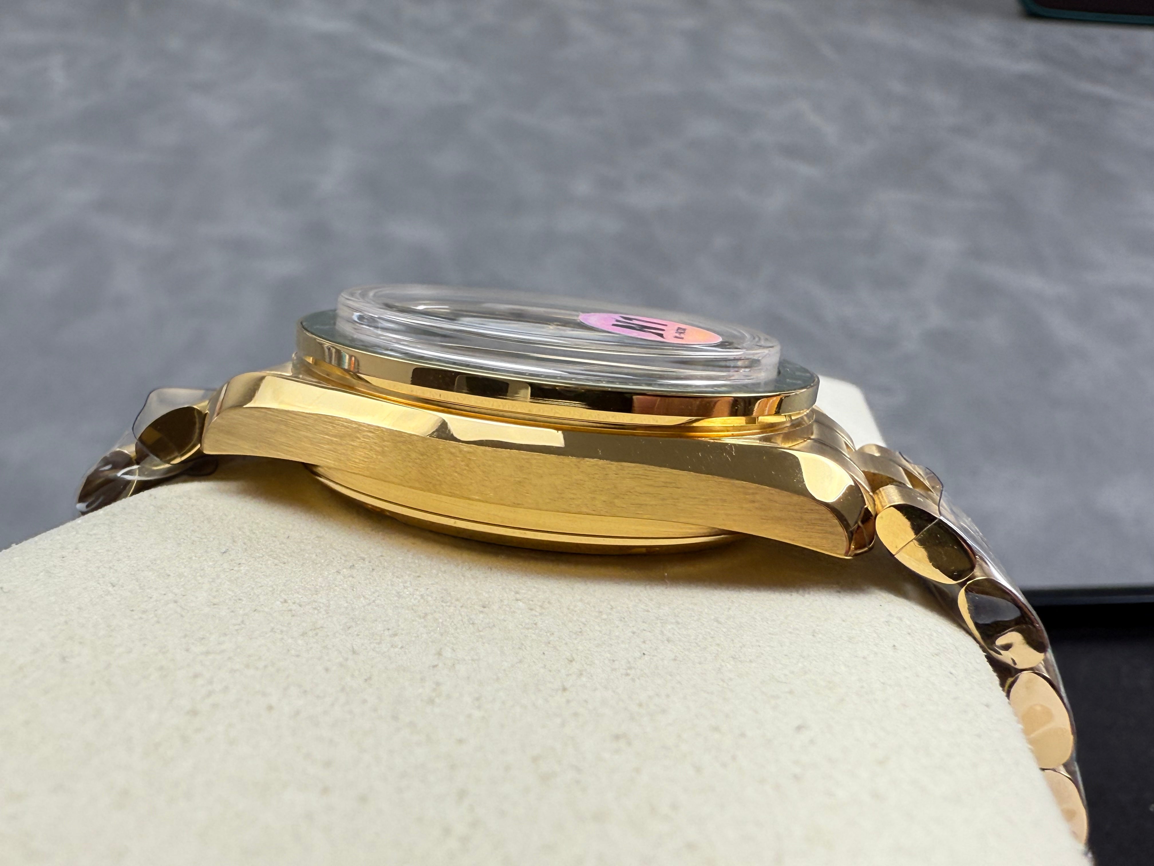 Omega Speedmaster Professional Moonwatch 42mm Yellow Gold Green Dial 233470