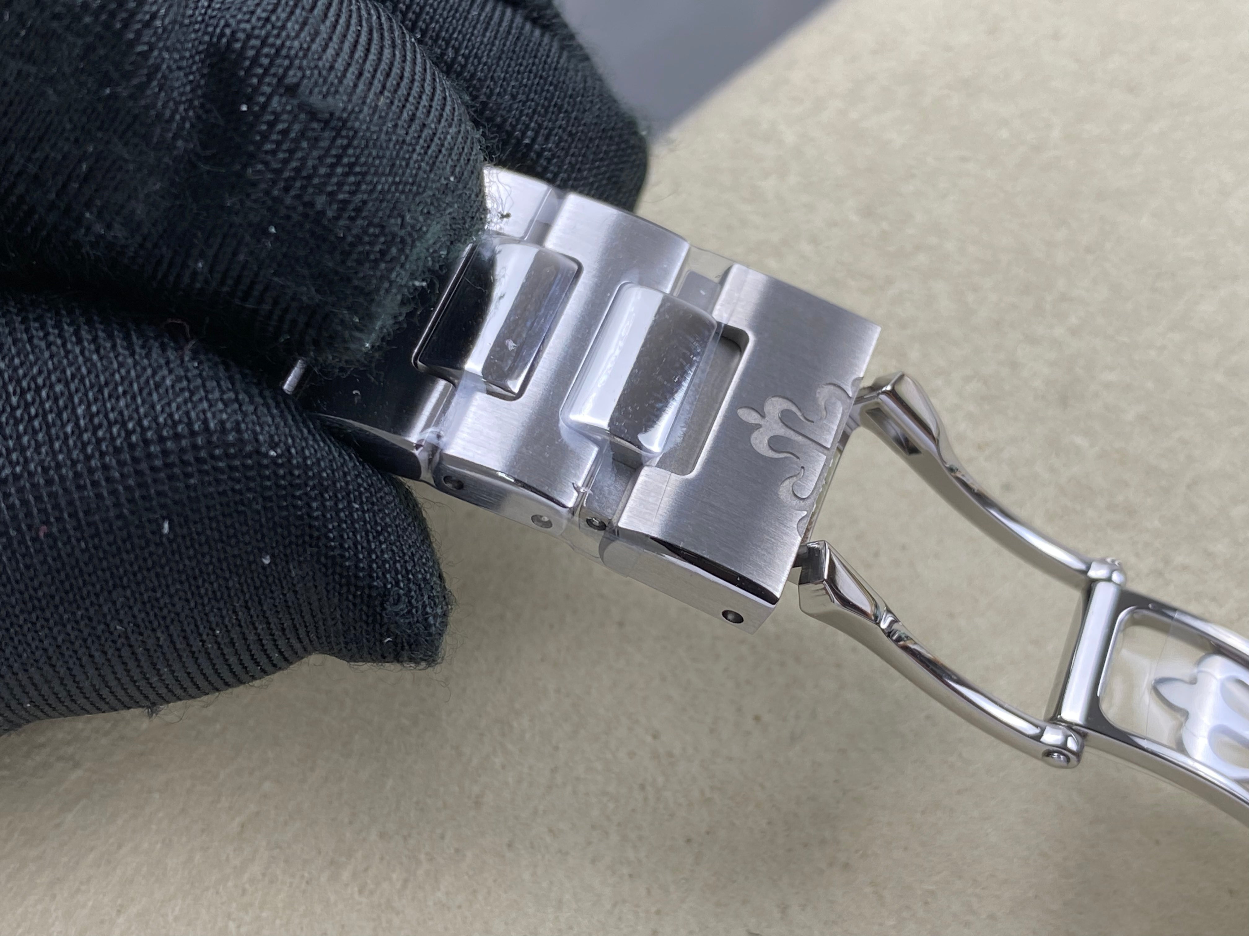 Patek Philippe Nautilus 35.2mm Blue Dial Diamond Benzel Steel Case