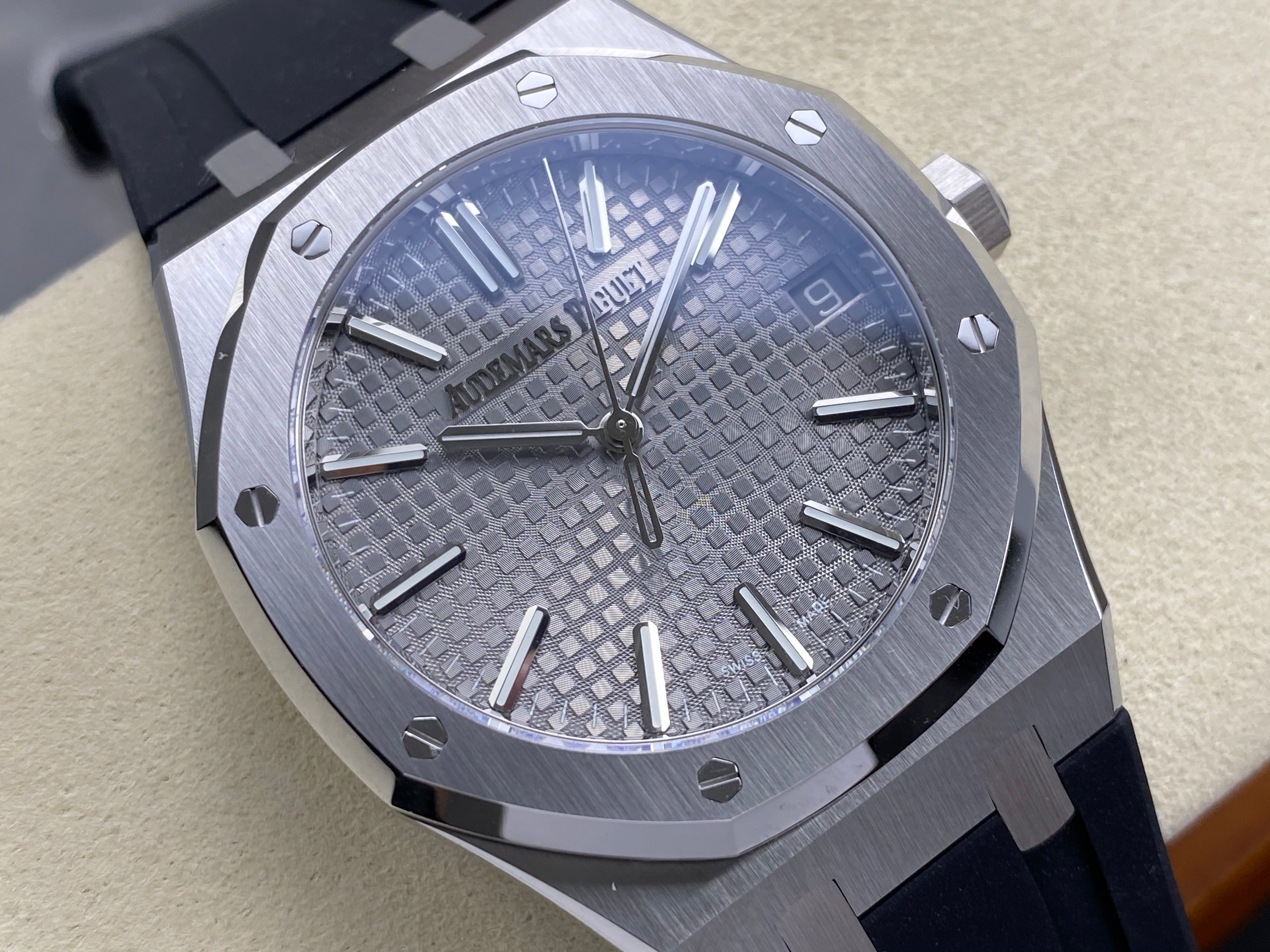 Audemars Piguet Royal Oak Selfwinding 41mm 15510 Grey Dial Rubber Strap