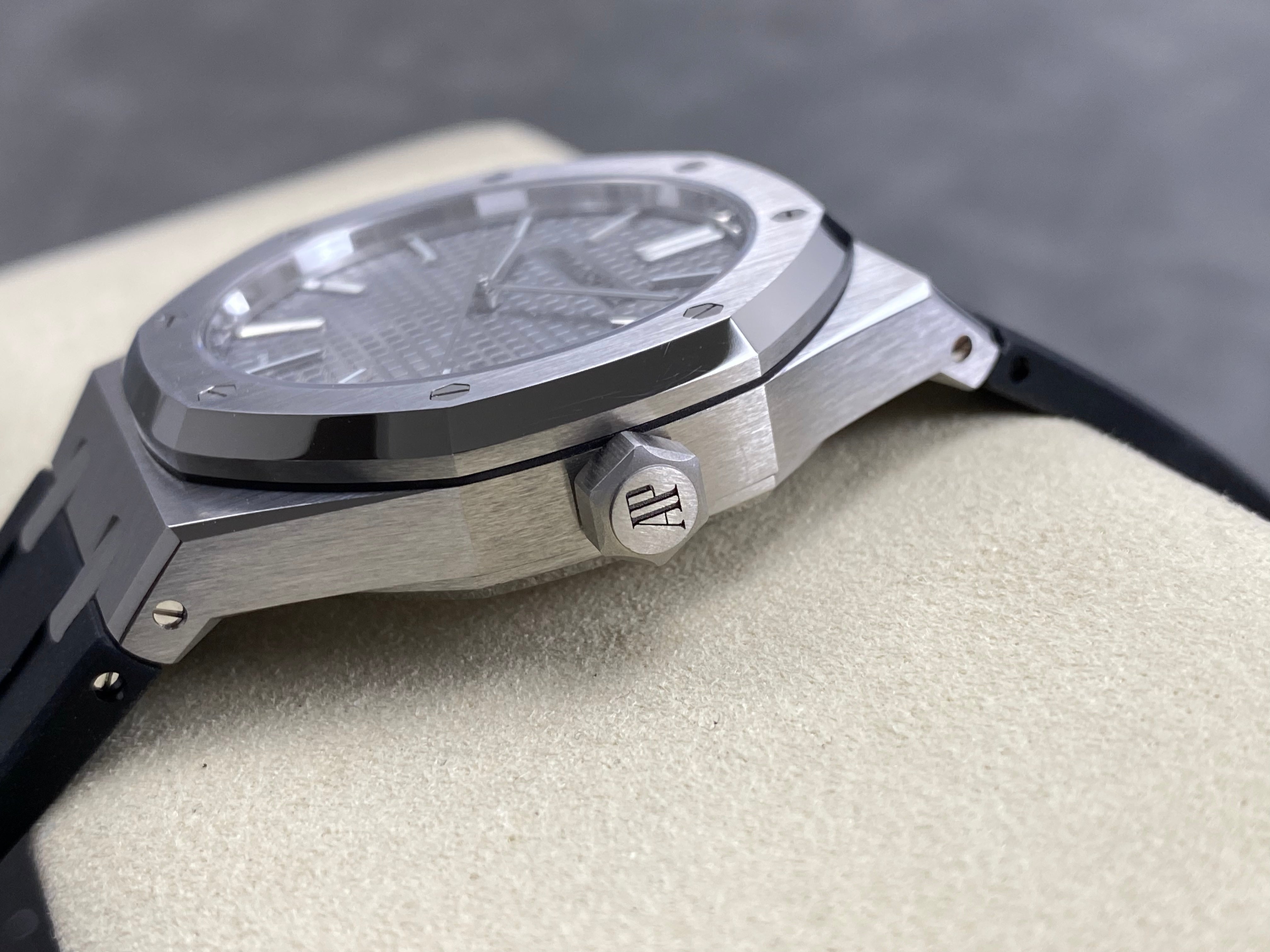 Audemars Piguet Royal Oak Selfwinding 41mm 15510 Grey Dial Rubber Strap