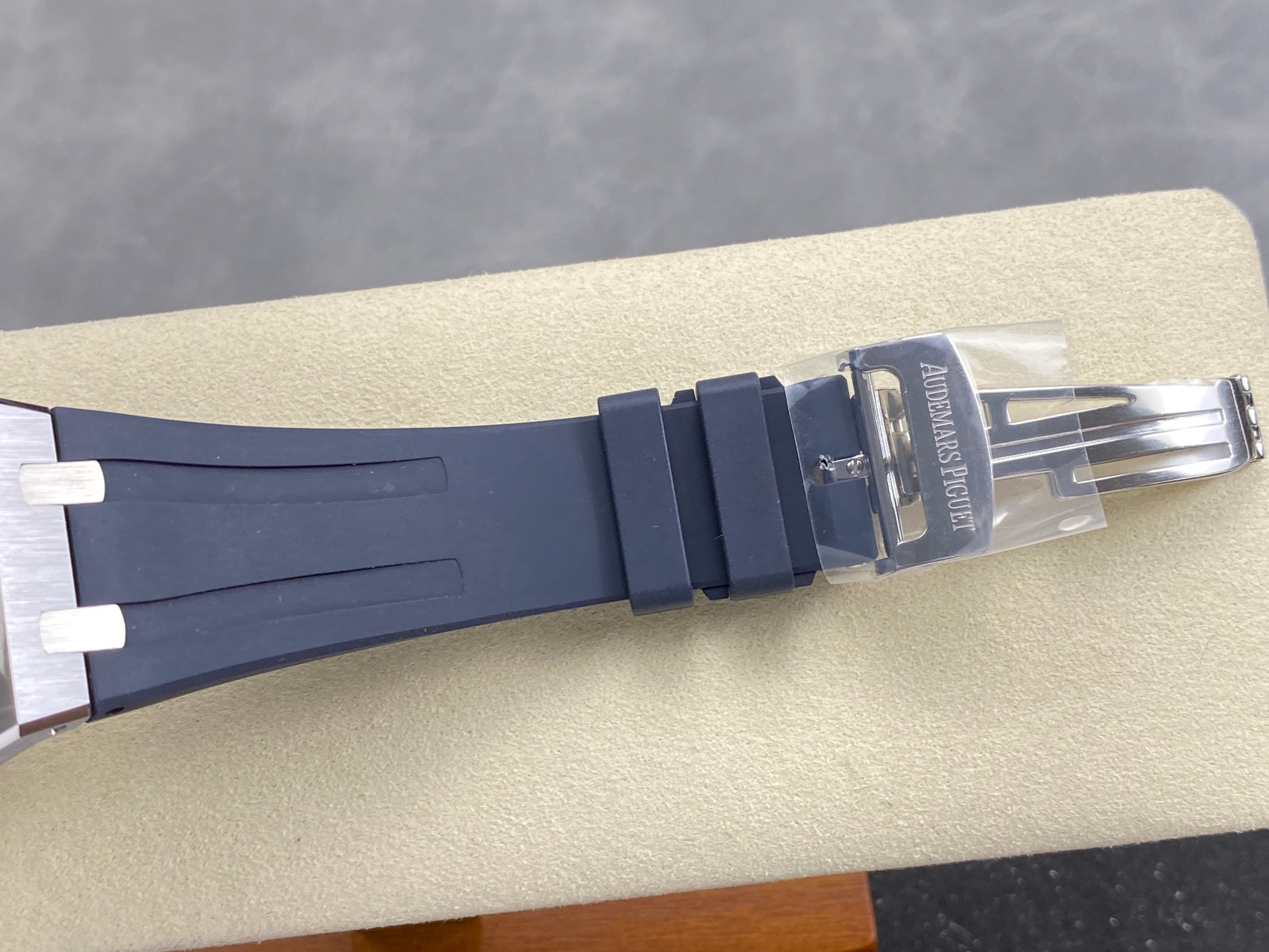 Audemars Piguet Royal Oak Selfwinding 41mm 15510 Blue Dial Rubber Strap