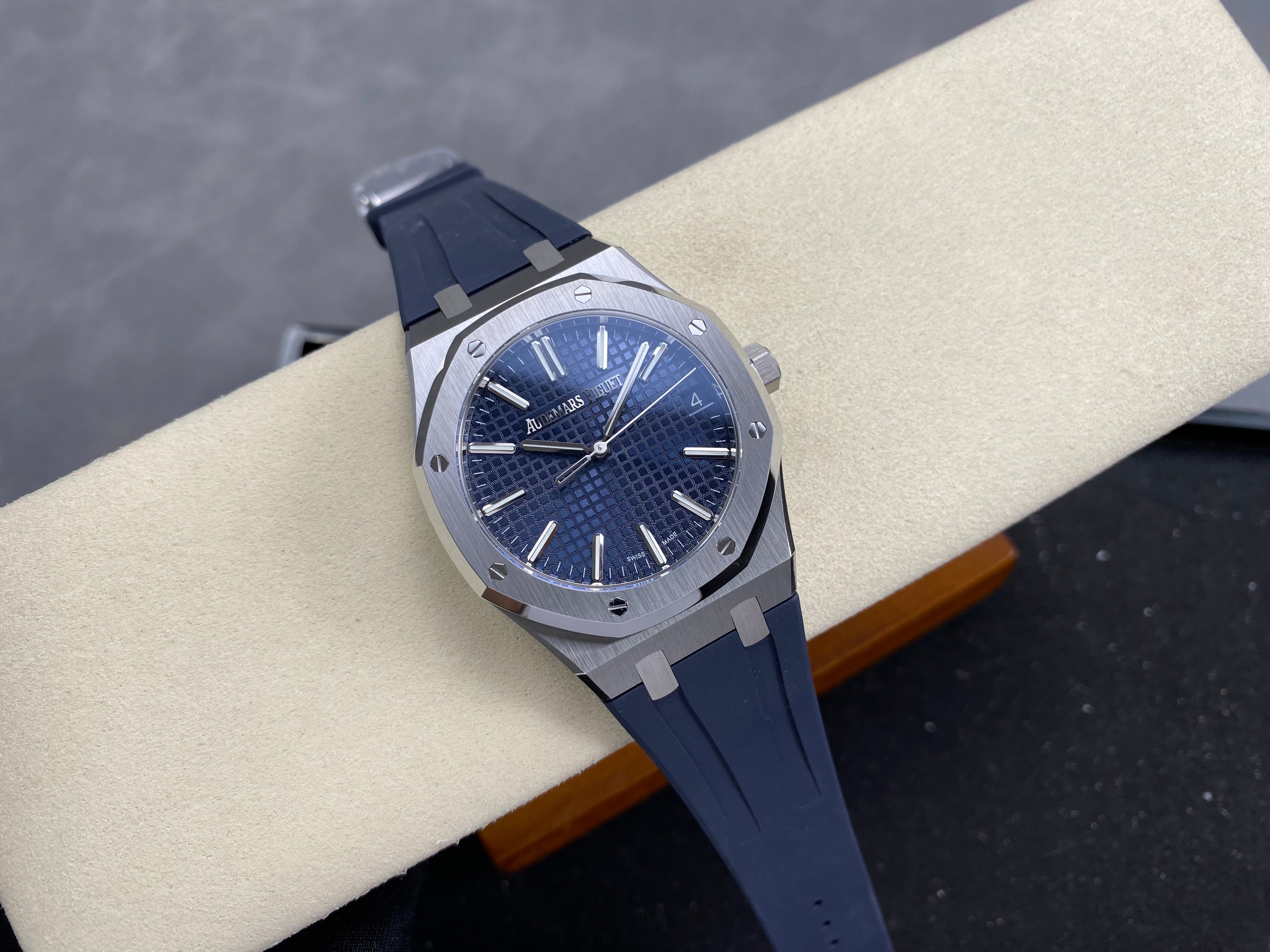 Audemars Piguet Royal Oak Selfwinding 41mm 15510 Blue Dial Rubber Strap