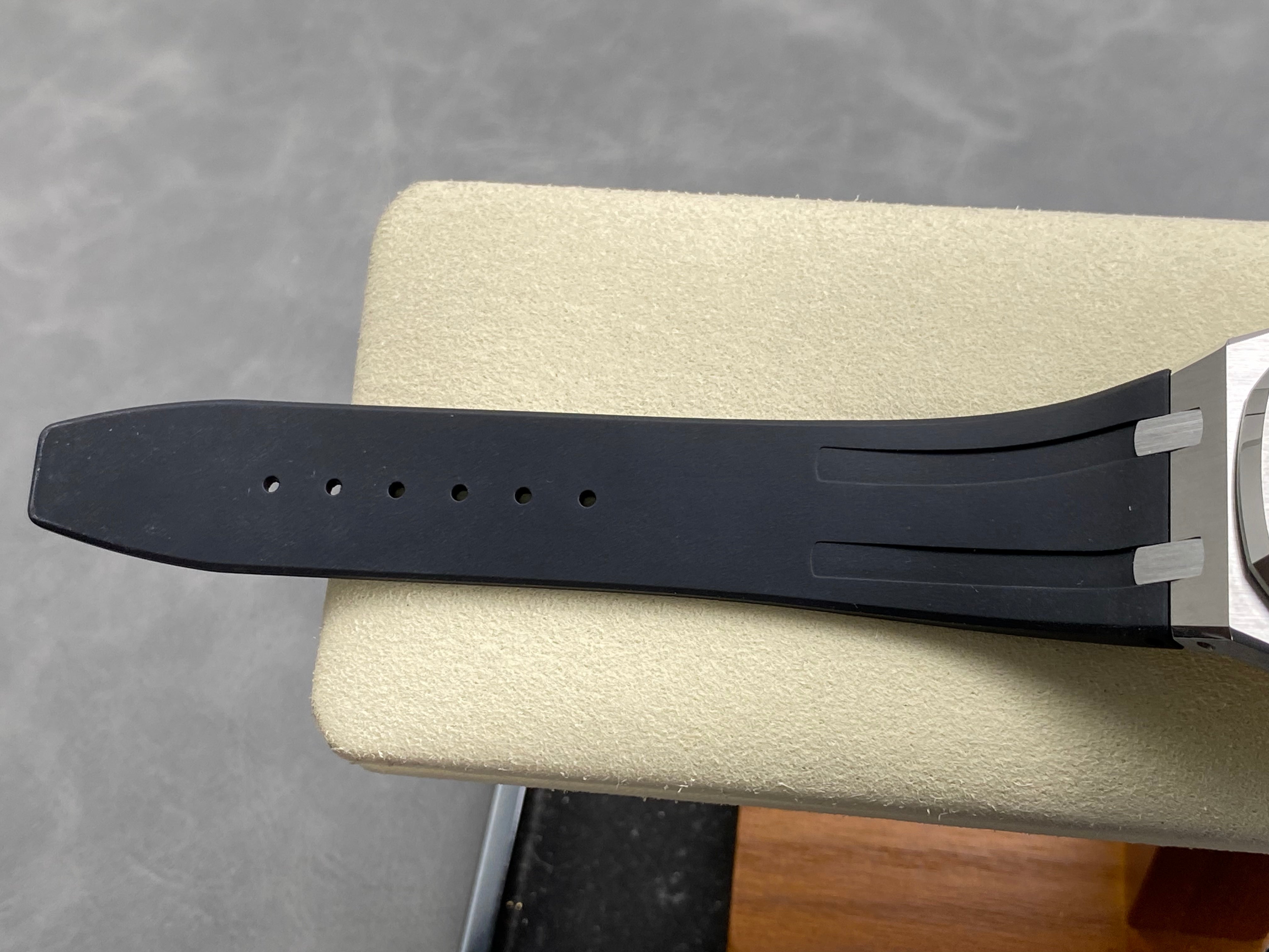 Audemars Piguet Royal Oak Selfwinding 41mm 15510 Black Dial Rubber Strap