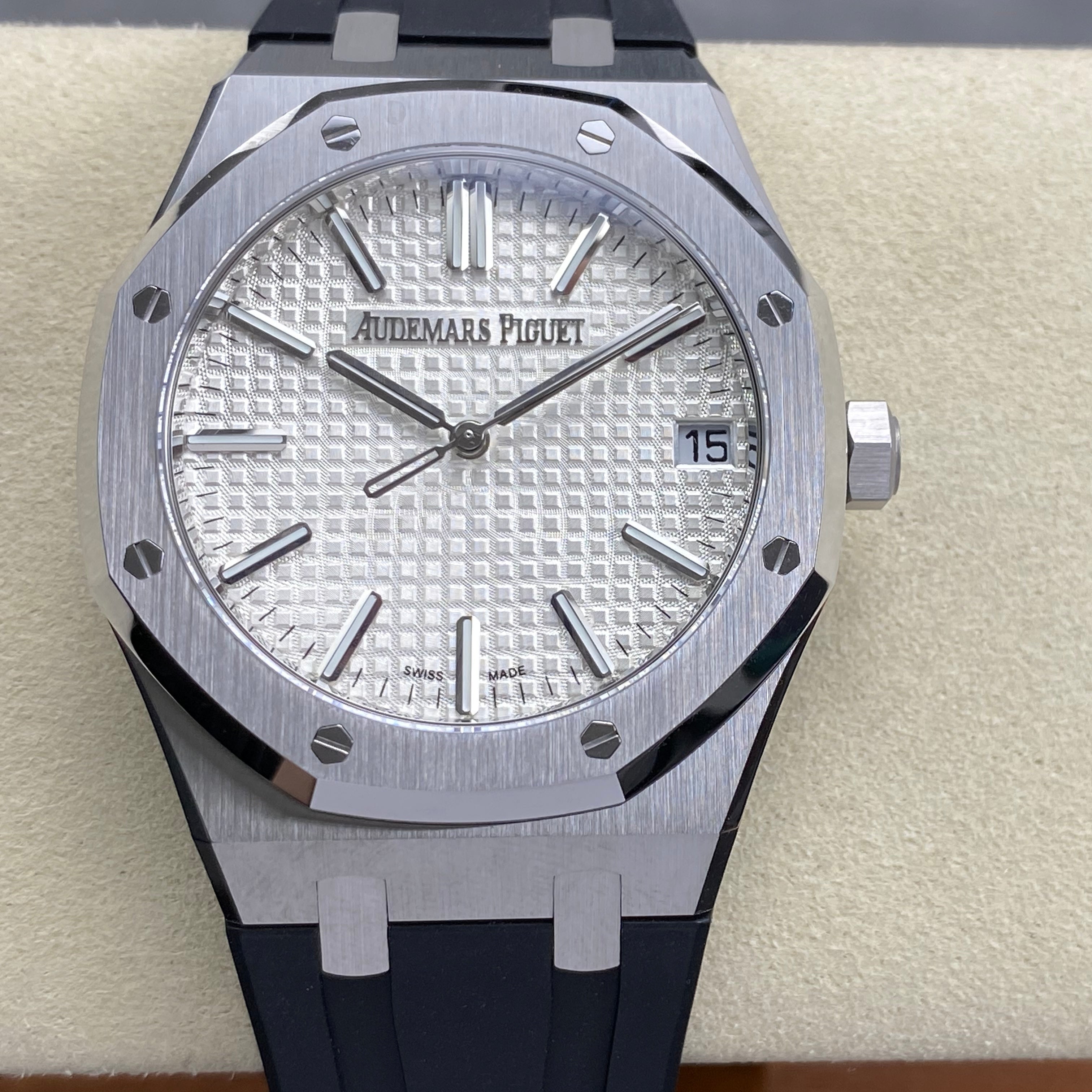 Audemars Piguet Royal Oak Selfwinding 41mm 15510 White Dial Rubber Strap