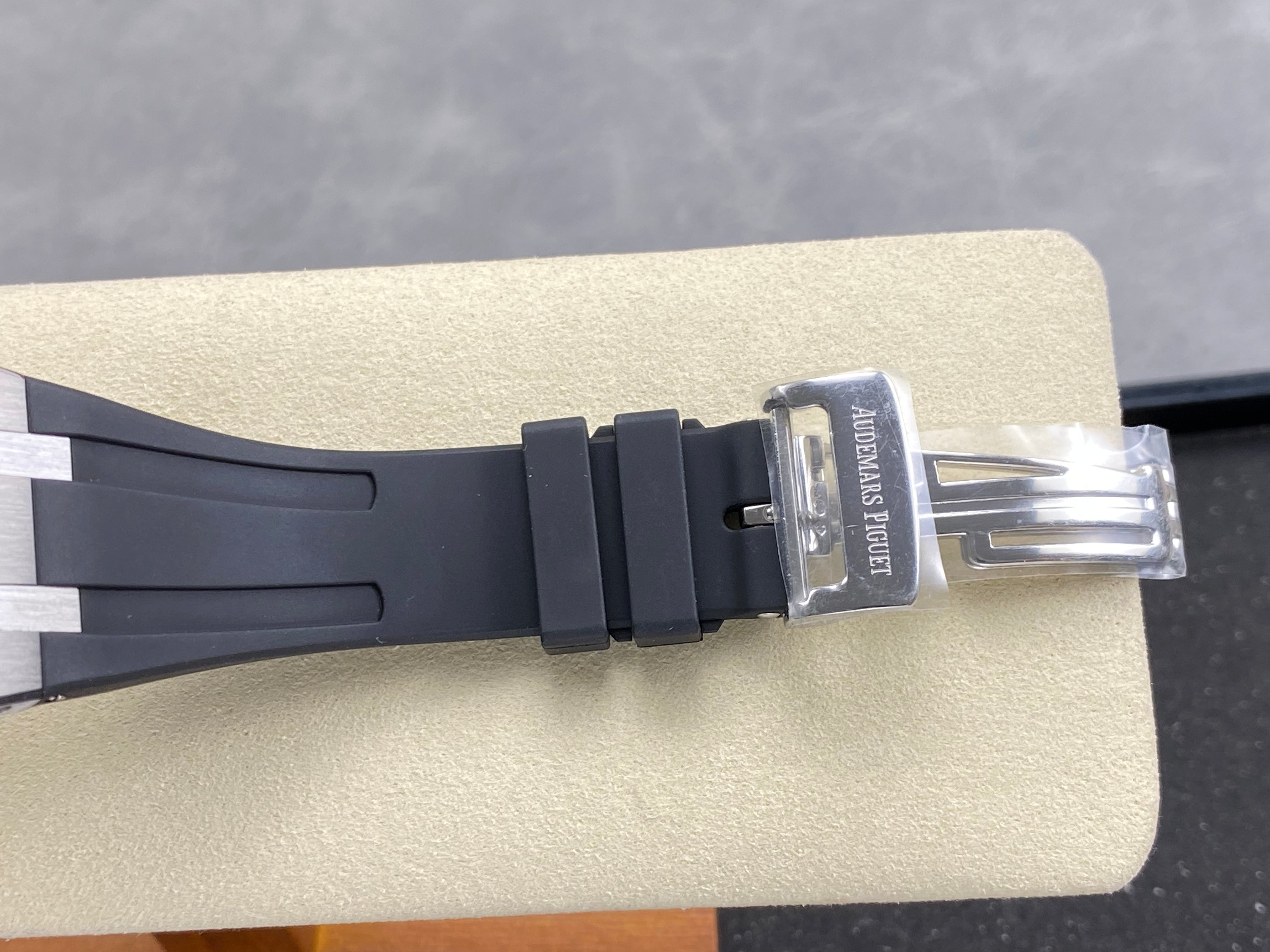 Audemars Piguet Royal Oak Chronograph 41mm Blue Dial Rubber Strap