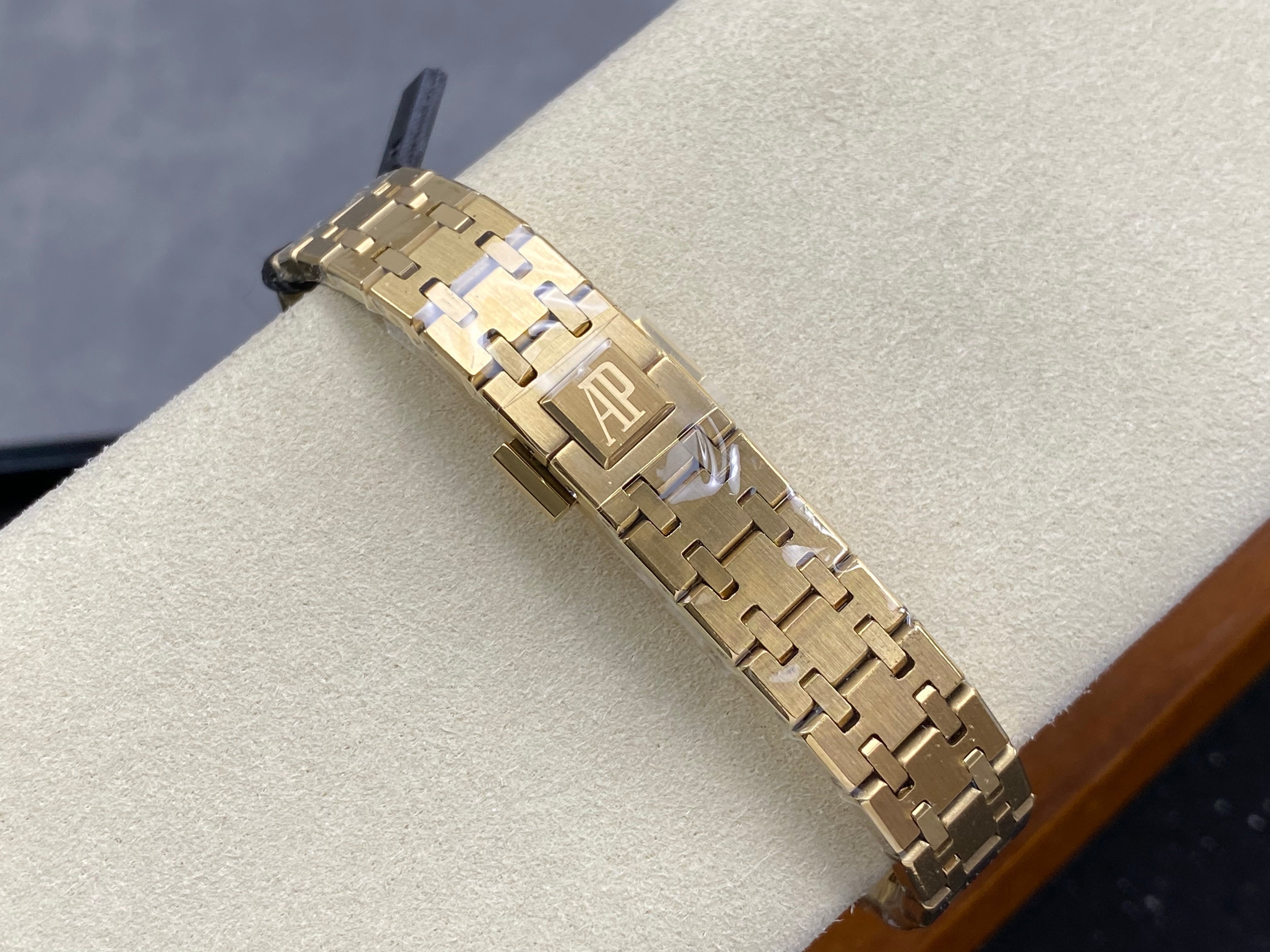 Audemars Piguet Royal Oak Lady 23mm Gold Case Mop Dial