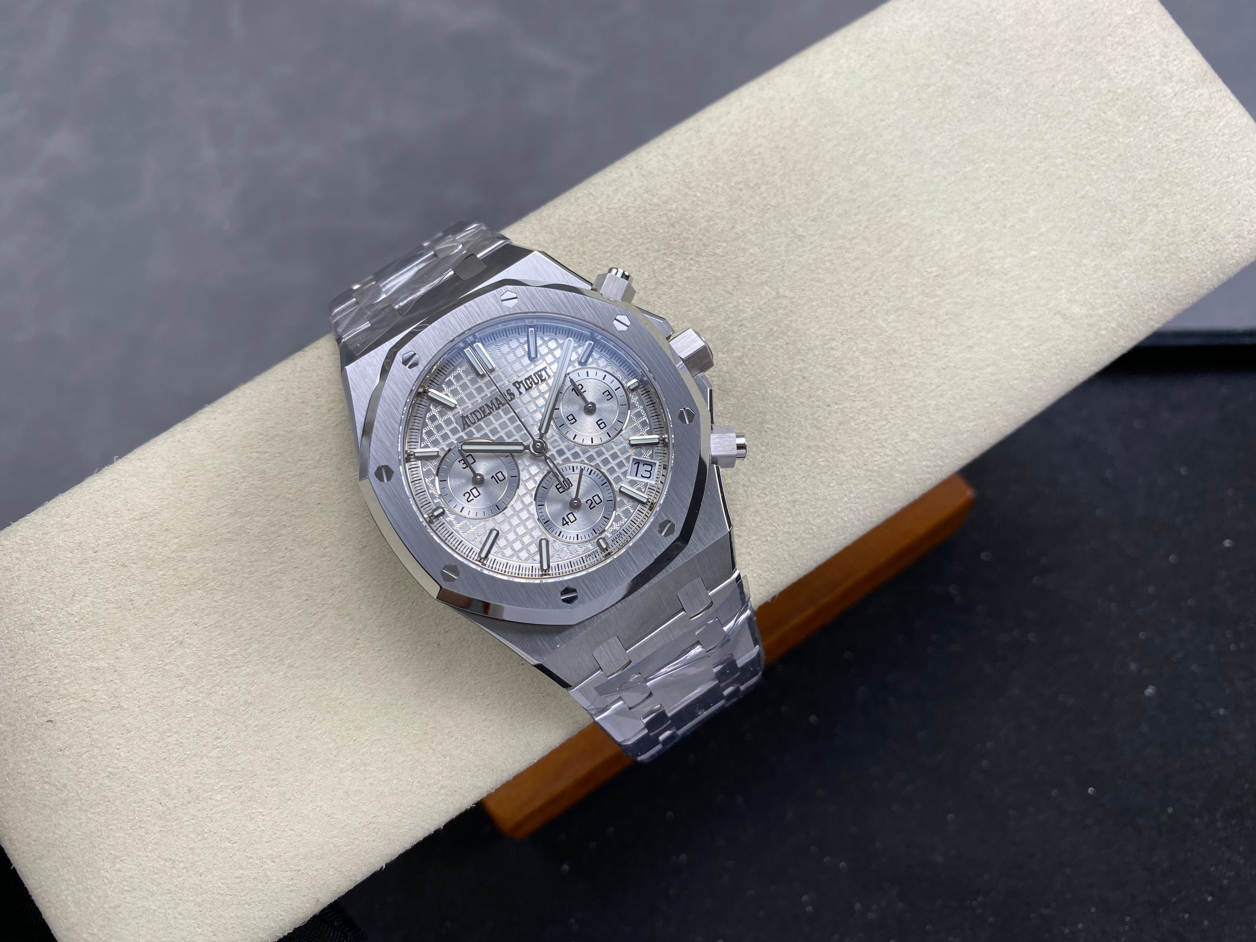 Audemars Piguet Royal Oak Chronograph 41mm Steel Case Silver Dial