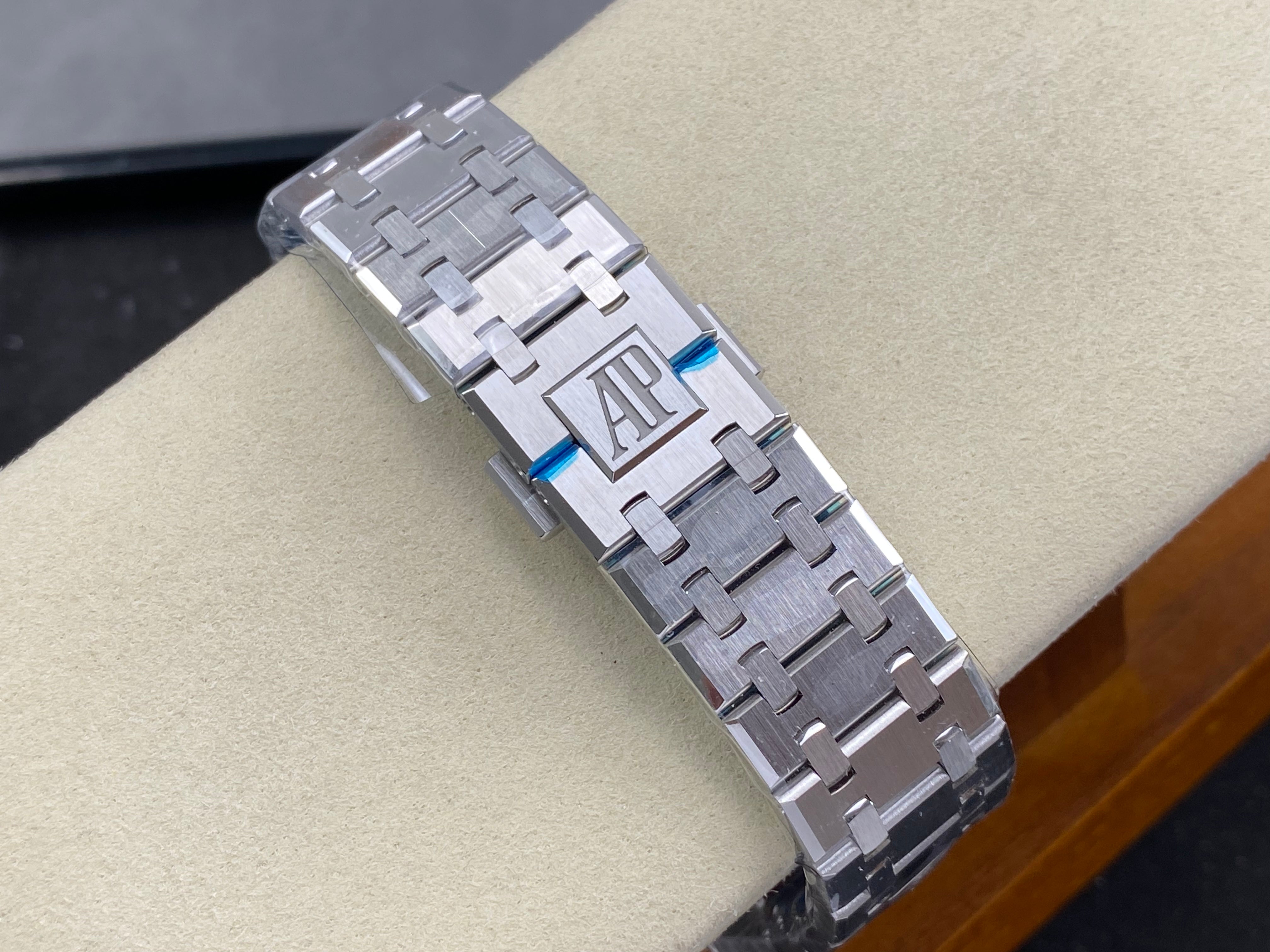 Audemars Piguet Royal Oak Chronograph 41mm Steel Case Silver Dial
